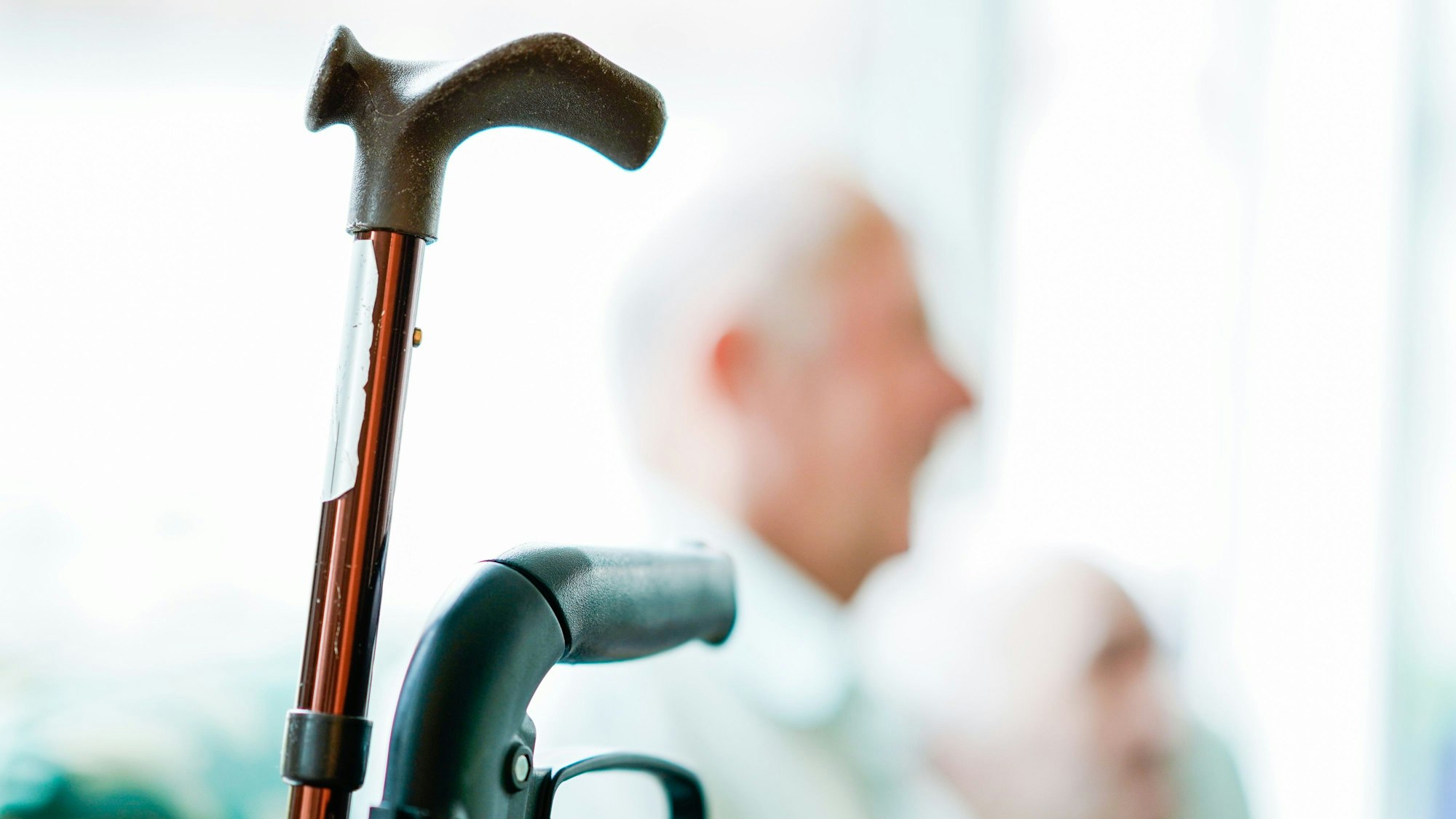 Die Zahl der Pflegebedürftigen wird in Köln bis 2050 drastisch ansteigen. (Symbolbild)