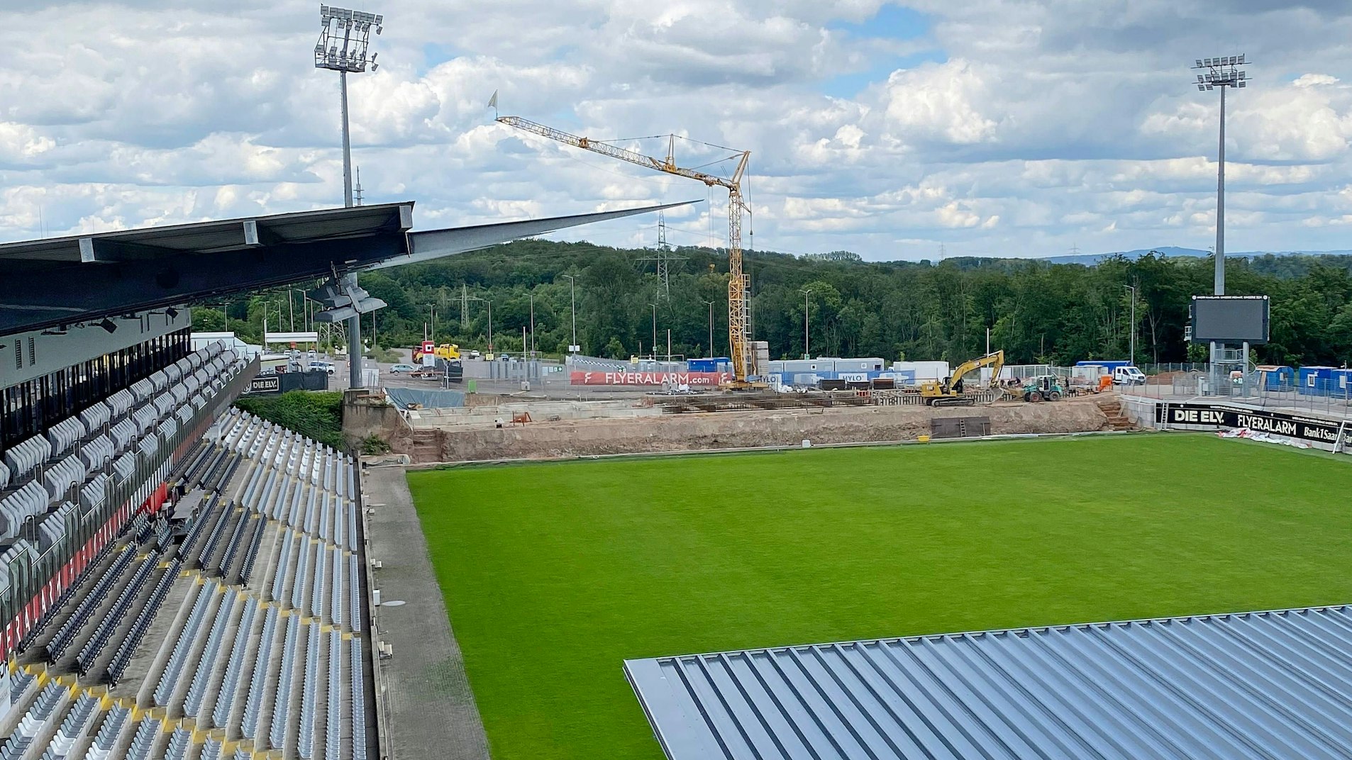 Das Stadion der SV 07 Elversberg, die Ursapharm-Arena, befindet sich weiter im Umbau.