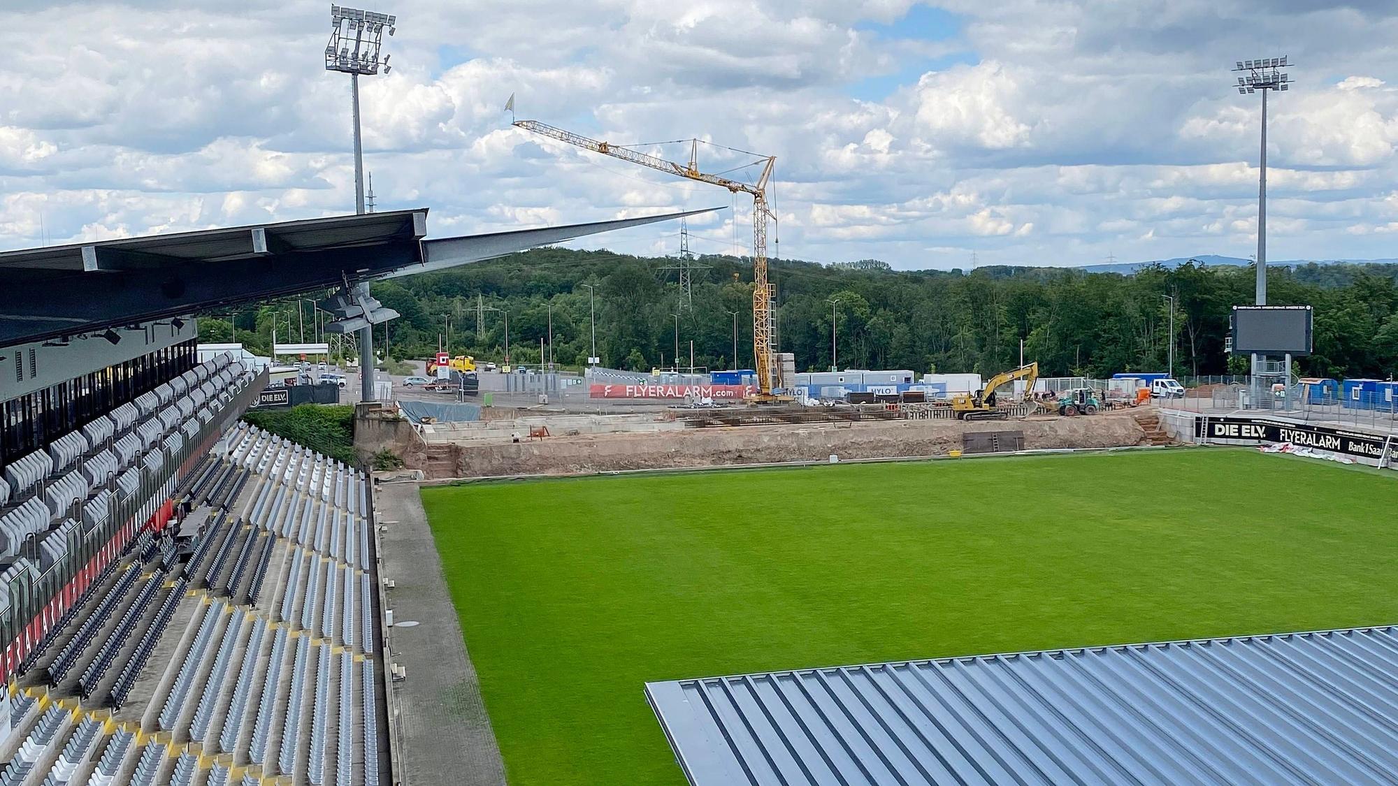 Das Stadion der SV 07 Elversberg, die Ursapharm-Arena, befindet sich weiter im Umbau.