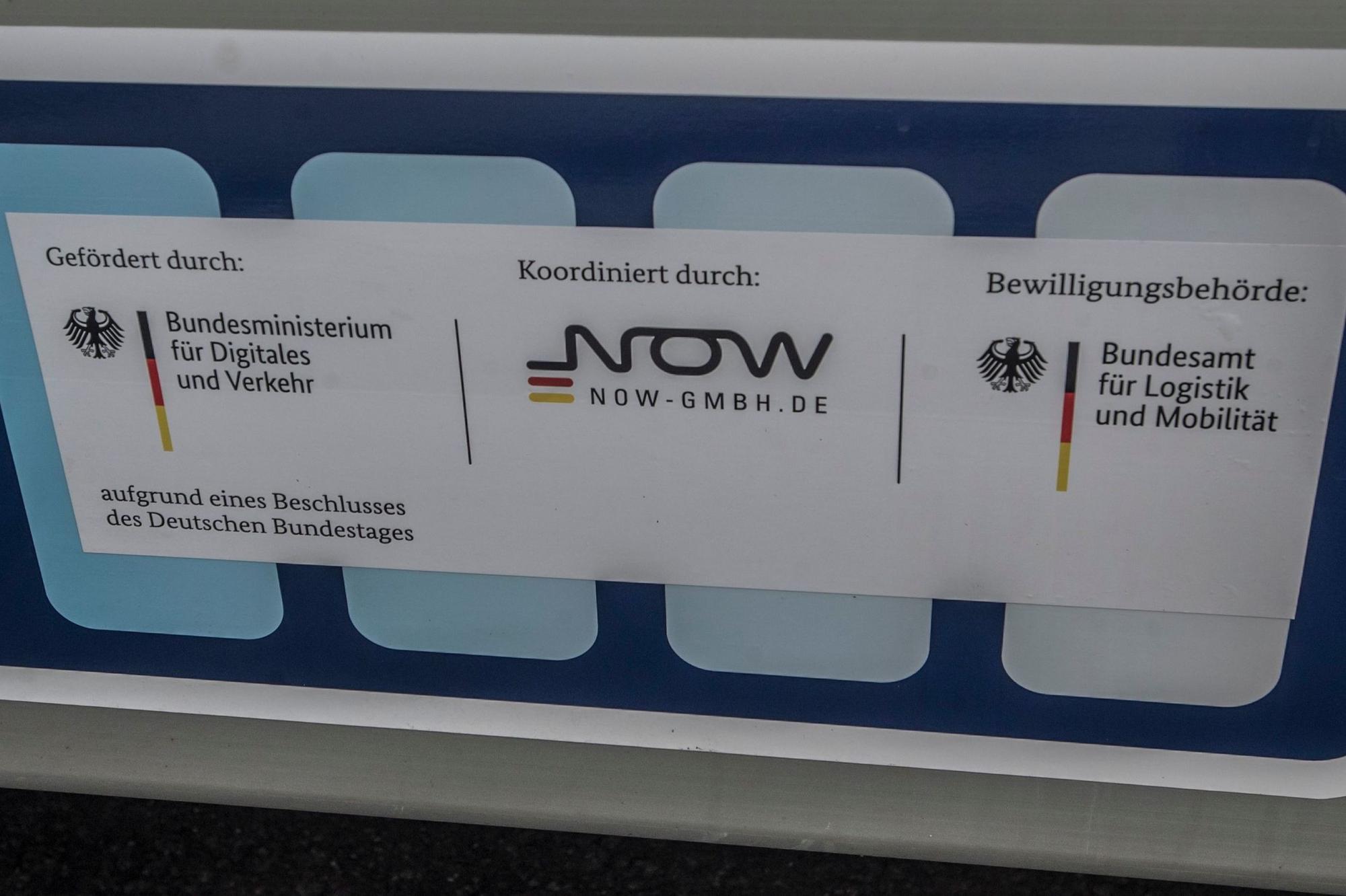 Der Subventions-Aufkleber.