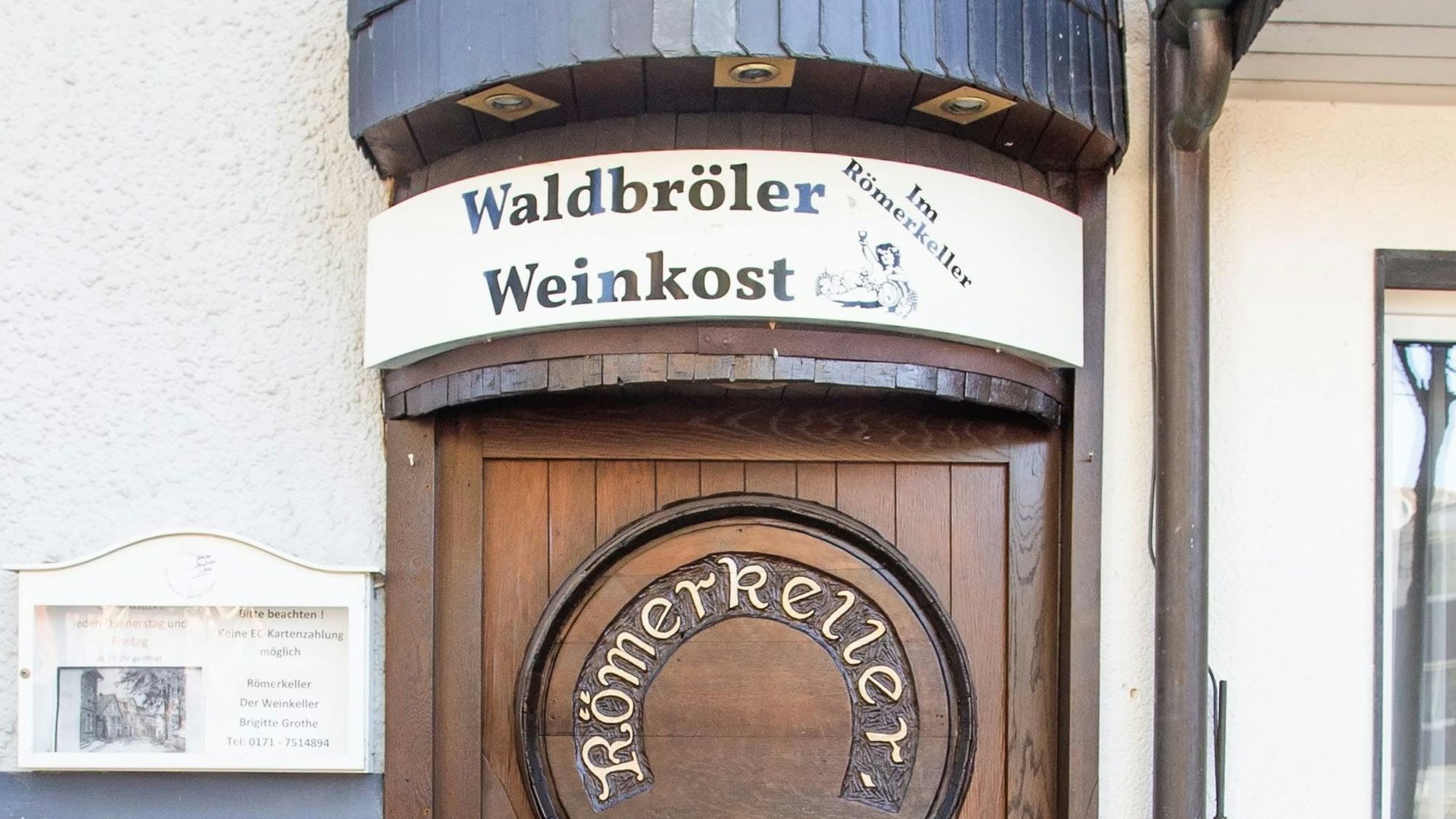 Der Zugang zu dem Waldbröler Weinkeller von der Alten Rathausstraße aus ist eher unscheinbar und unauffällig.