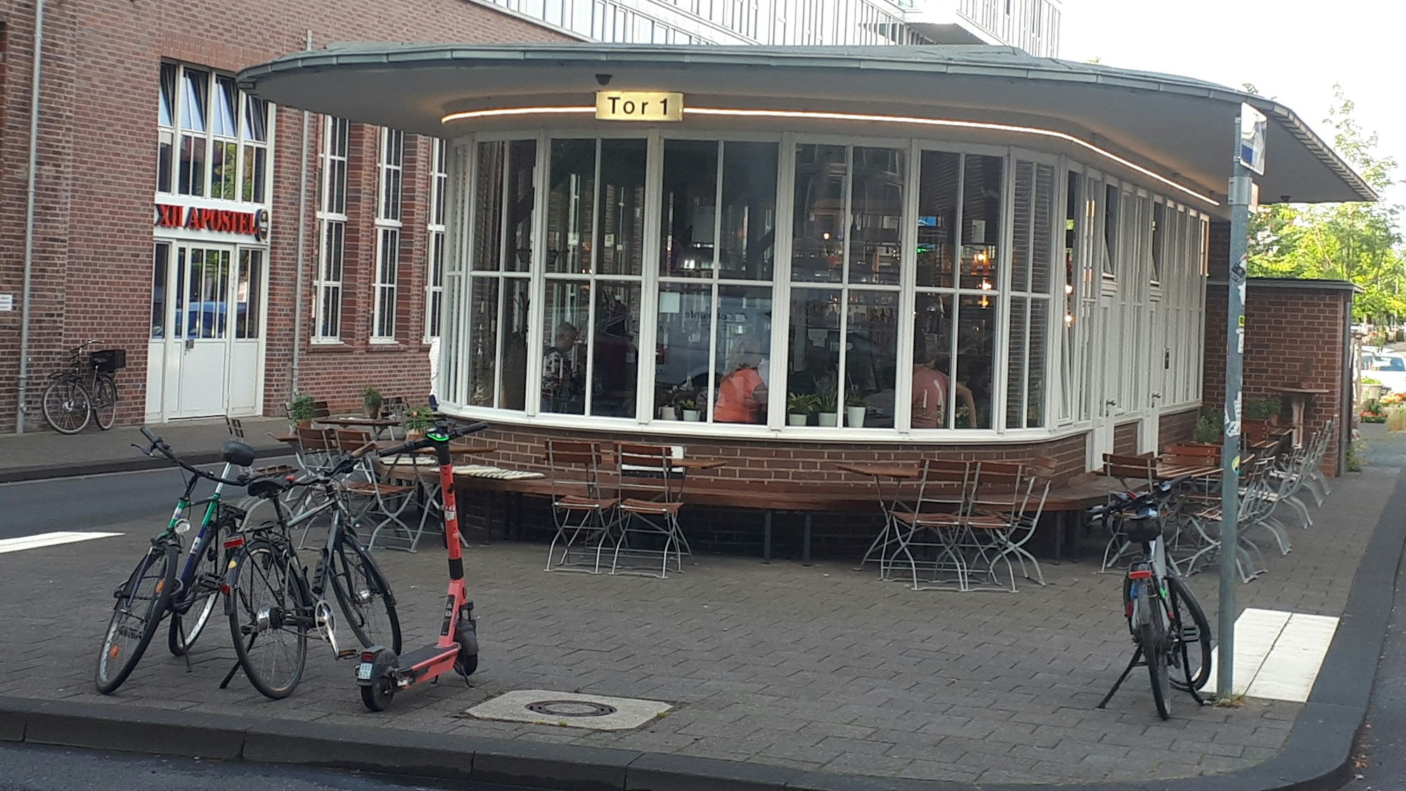 Das Bistro im früheren Clouth-Werkstor 1