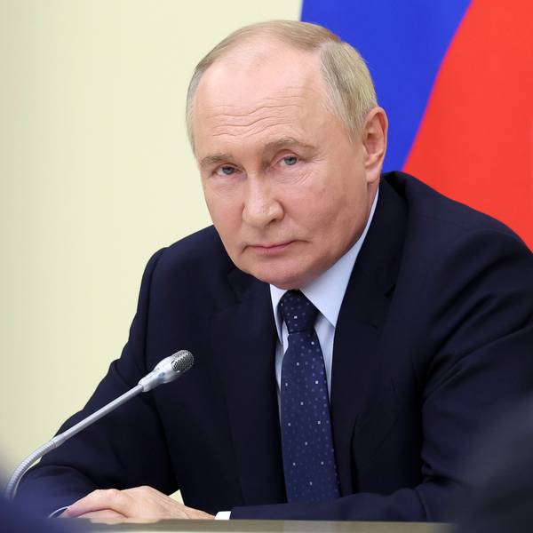 Wladimir Putin bei einer Kabinettssitzung. Der Kremlchef äußerte sich am Mittwoch erstmals zu den Gefechten in der Region Kursk.
