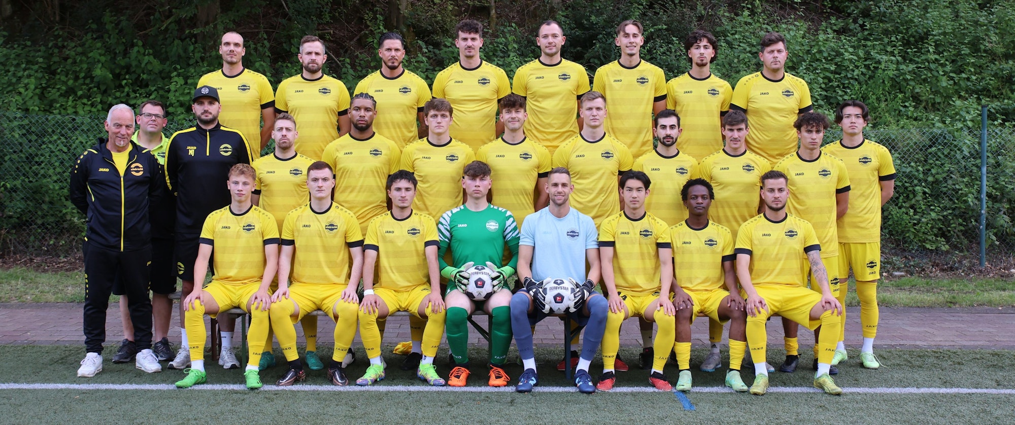 Mannschaftsfoto des Bezirksligateams SV Eintracht Hohkeppel II.