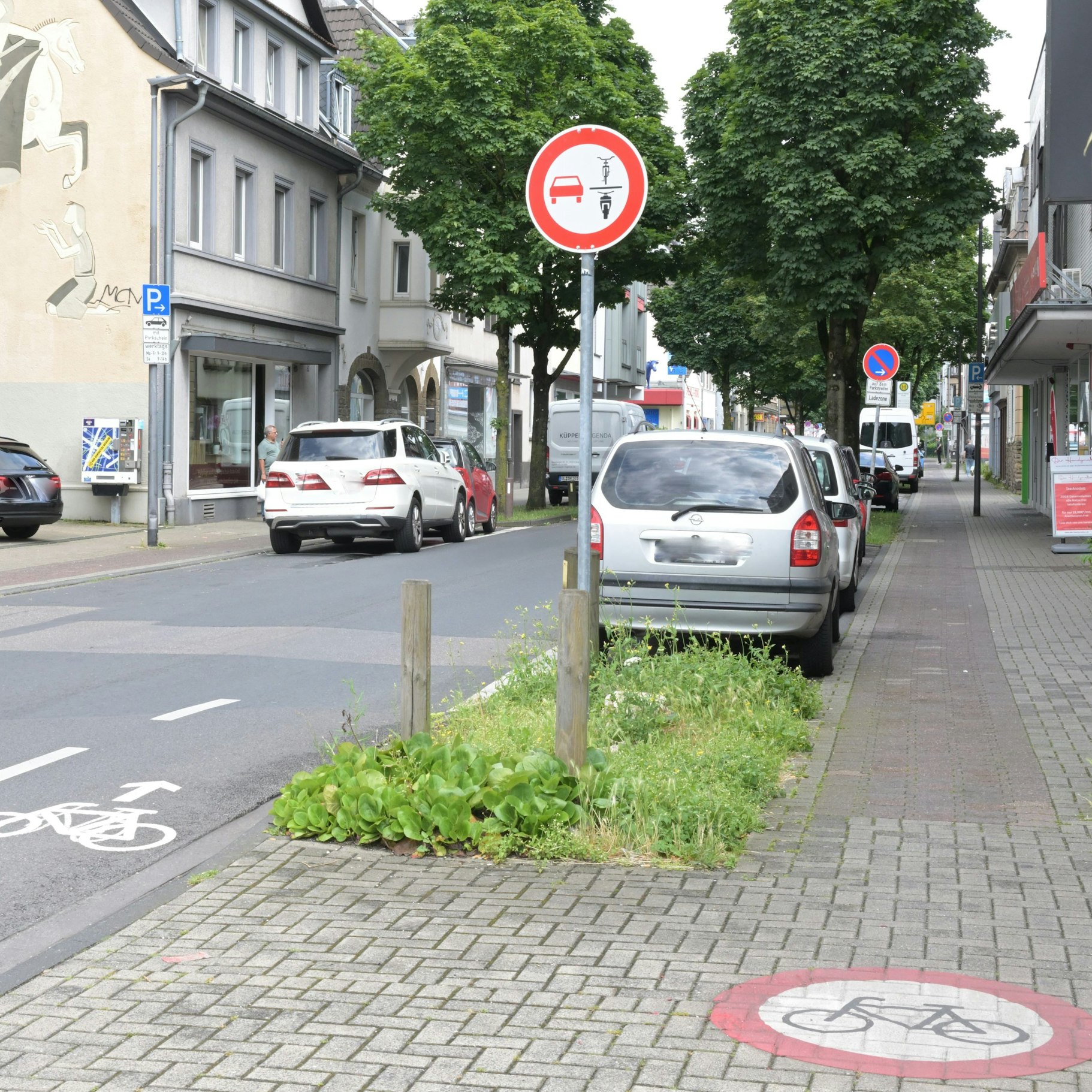 Eine kleine Auswahl von Schildern und kniffeligen Situationen für Fahrradfahrer zwischen Gronau und Heidkamp.