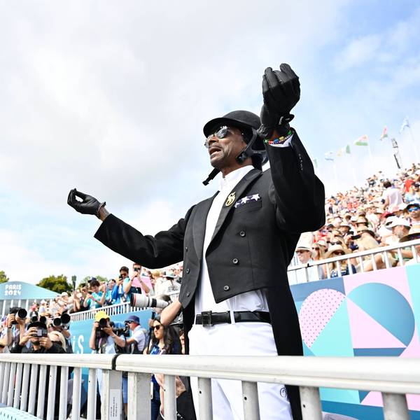 Snoop Dogg grüßt die Fans.