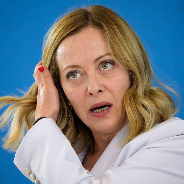 ARCHIV - 15.06.2024, Italien, Borgo Egnazia: Die italienische Ministerpräsidentin Giorgia Meloni spricht während einer abschließenden Pressekonferenz während des G7-Gipfels. (zu dpa: «Schlagabtausch zwischen Meloni und deutschen Seenotrettern») Foto: Andrew Medichini/AP/dpa +++ dpa-Bildfunk +++