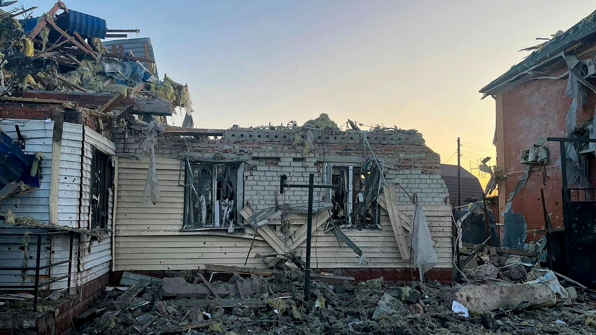 Der Gouverneur von Kursk, Alexei Smirnov, veröffentlichte bei Telegram ein Foto, das Schäden in der Region zeigen soll.