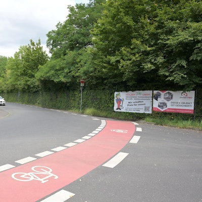 Eine kleine Auswahl von Schildern und kniffeligen Situationen für Fahrradfahrer zwischen Gronau und Heidkamp.