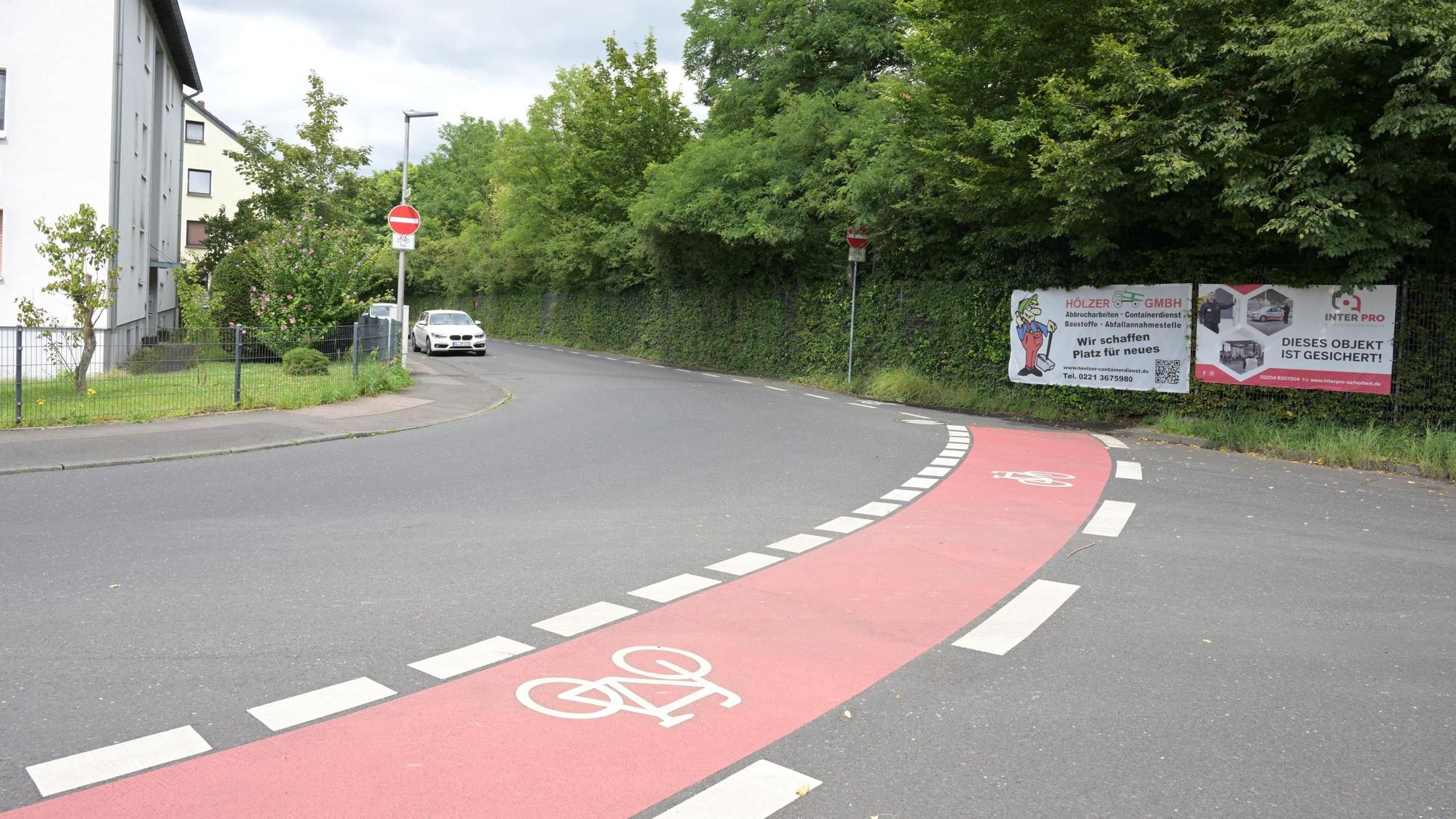Eine kleine Auswahl von Schildern und kniffeligen Situationen für Fahrradfahrer zwischen Gronau und Heidkamp.
