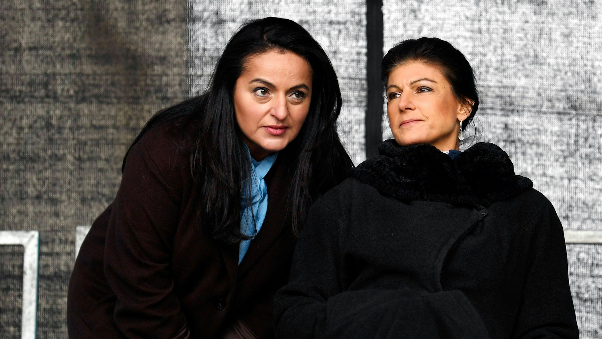Die BSW-Politikerinnen Sevim Dağdelen (l.) und Sahra Wagenknecht bei einer „Friedensdemonstration“ in Berlin im Jahr 2023.