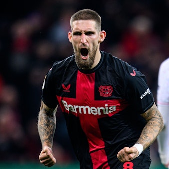 Robert Andrich von Bayer 04 Leverkusen im Spiel gegen den VfB Stuttgart.