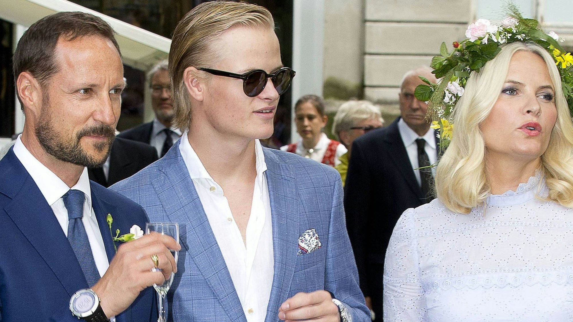 Kronprinz Haakon, Marius Borg Høiby und Prinzessin Mette-Marit bei einem offiziellen Anlass im Jahr 2016.