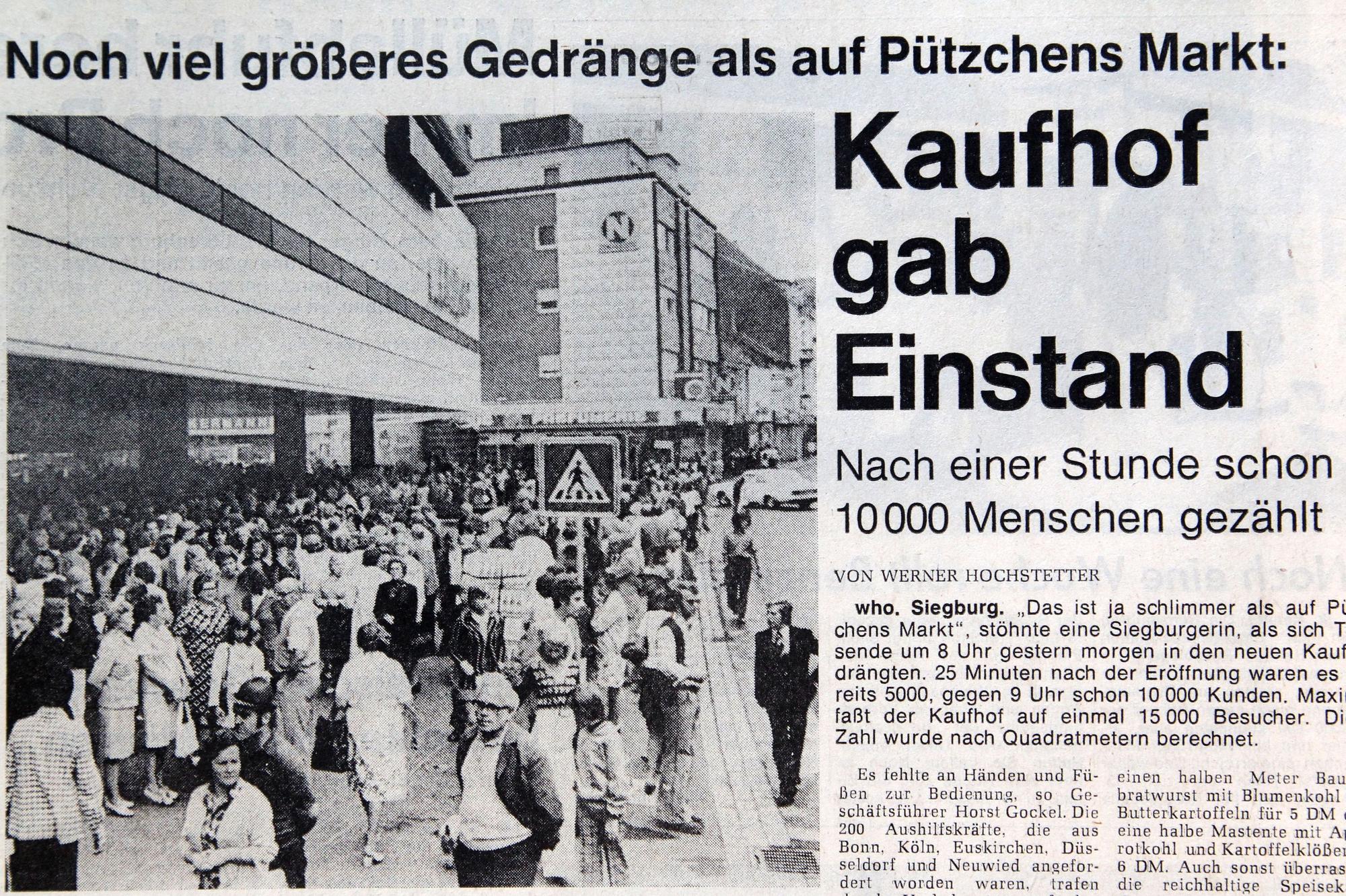„Noch viel größeres Gedränge als auf Pützchens Markt“ stand in der Zeitung am nächsten Tag und es wurden über 10.000 Menschen in der ersten Stunde gezählt.