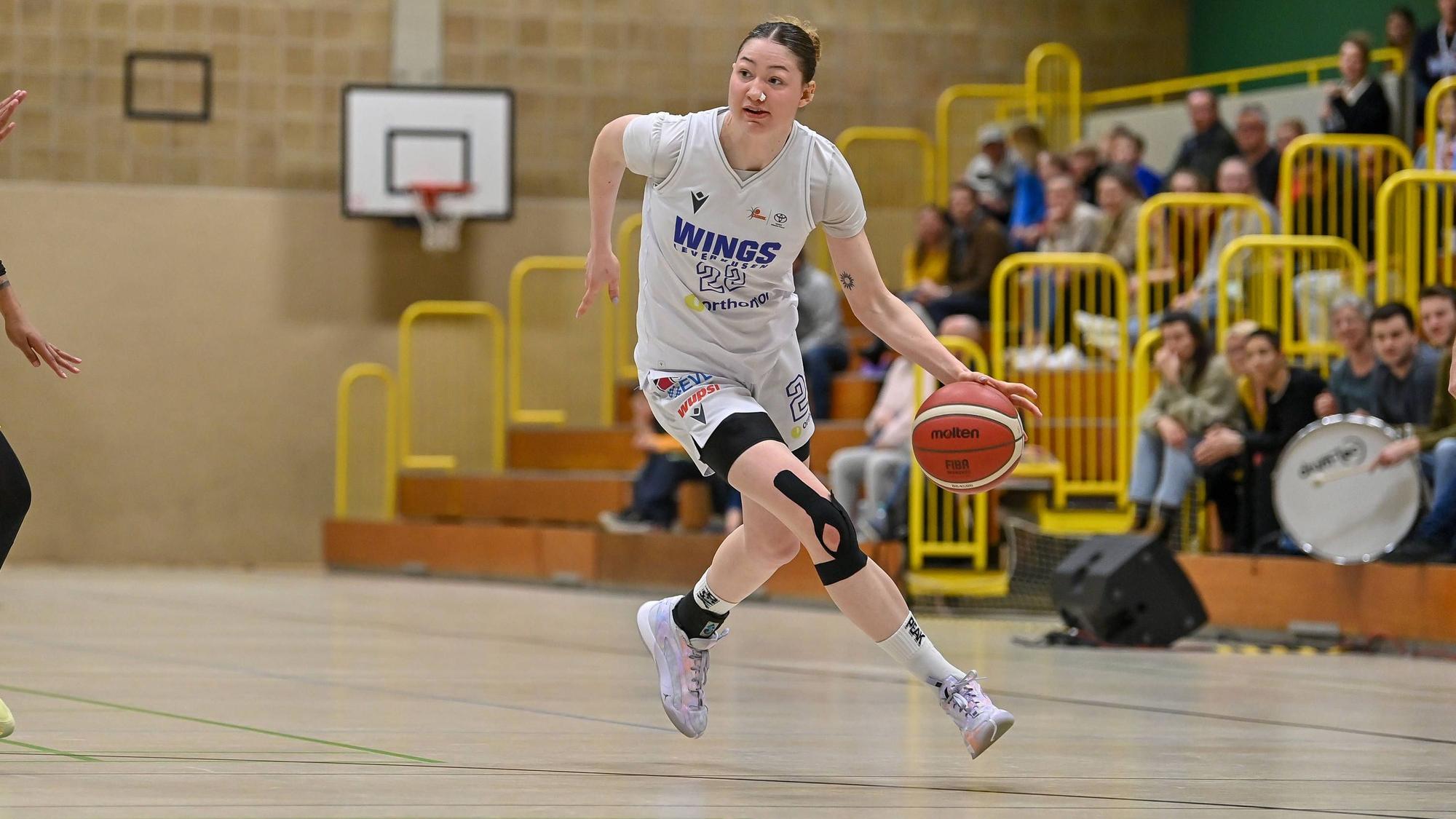 1. Damen Basketball Bundesliga: Orthomol WINGS Leverkusen vs. Medical Instinct Veilchen BG 74, 09.03.2024 Amelie Kroener Orthomol WINGS Leverkusen 22, 1. Damen Basketball Bundesliga: Orthomol WINGS Leverkusen vs. Medical Instinct Veilchen BG 74 am 09.03.2024 in der Sporthalle Werner-Heisenberg-Gymnasium in Opladen Nordrhein-Westfalen *** 1 Womens Basketball Bundesliga Orthomol WINGS Leverkusen vs Medical Instinct Veilchen BG 74, 09 03 2024 Amelie Kroener Orthomol WINGS Leverkusen 22 , 1 Womens Basketball Bundesliga Orthomol WINGS Leverkusen vs Medical Instinct Veilchen BG 74 on 09 03 2024 at the Sporthalle Werner Heisenberg Gymnasium in Opladen Nordrhein Westfalen Copyright: xBEAUTIFULxSPORTS/Mueller-Laschetx