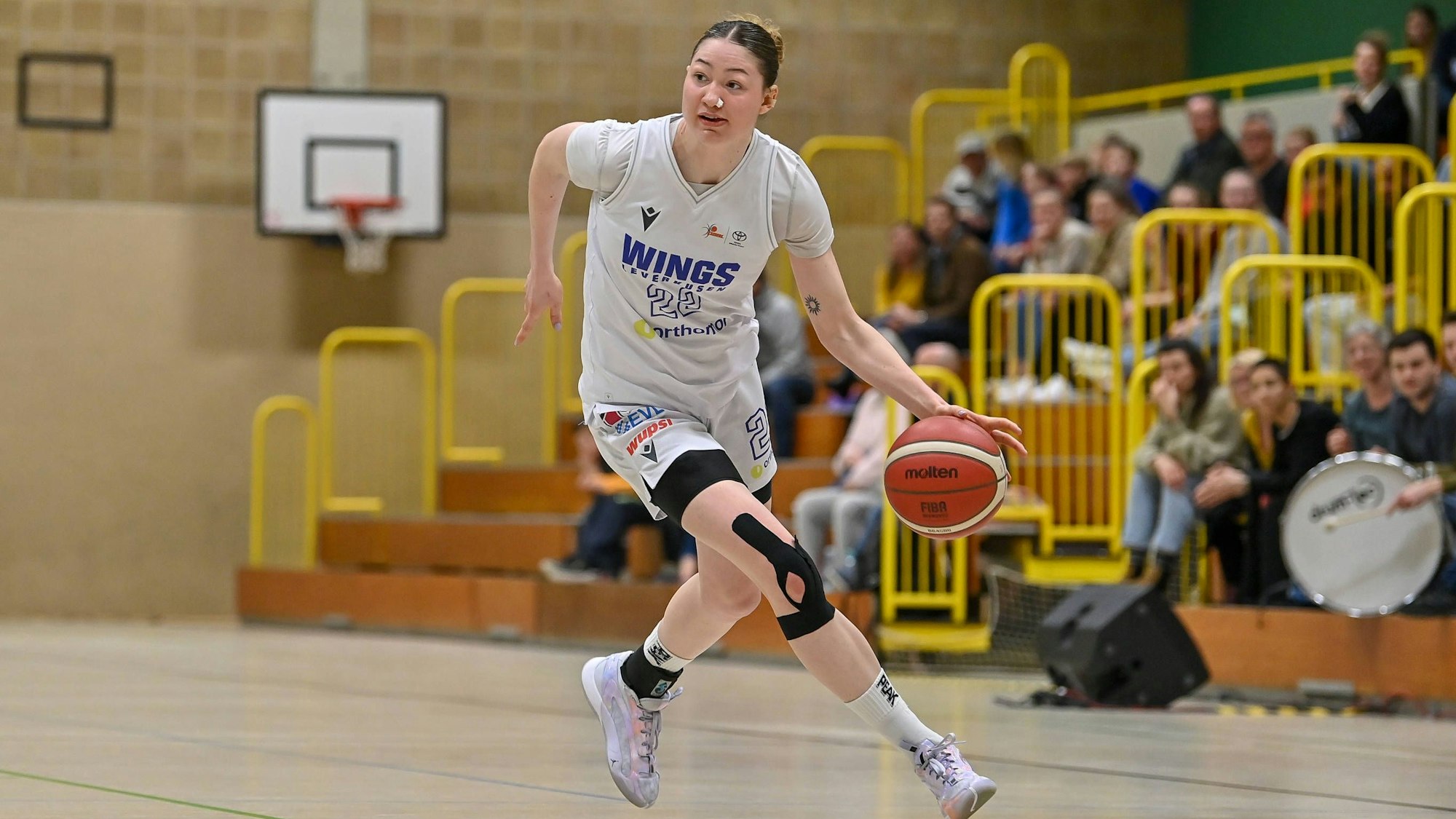 1. Damen Basketball Bundesliga: Orthomol WINGS Leverkusen vs. Medical Instinct Veilchen BG 74, 09.03.2024 Amelie Kroener Orthomol WINGS Leverkusen 22, 1. Damen Basketball Bundesliga: Orthomol WINGS Leverkusen vs. Medical Instinct Veilchen BG 74 am 09.03.2024 in der Sporthalle Werner-Heisenberg-Gymnasium in Opladen Nordrhein-Westfalen *** 1 Womens Basketball Bundesliga Orthomol WINGS Leverkusen vs Medical Instinct Veilchen BG 74, 09 03 2024 Amelie Kroener Orthomol WINGS Leverkusen 22 , 1 Womens Basketball Bundesliga Orthomol WINGS Leverkusen vs Medical Instinct Veilchen BG 74 on 09 03 2024 at the Sporthalle Werner Heisenberg Gymnasium in Opladen Nordrhein Westfalen Copyright: xBEAUTIFULxSPORTS/Mueller-Laschetx