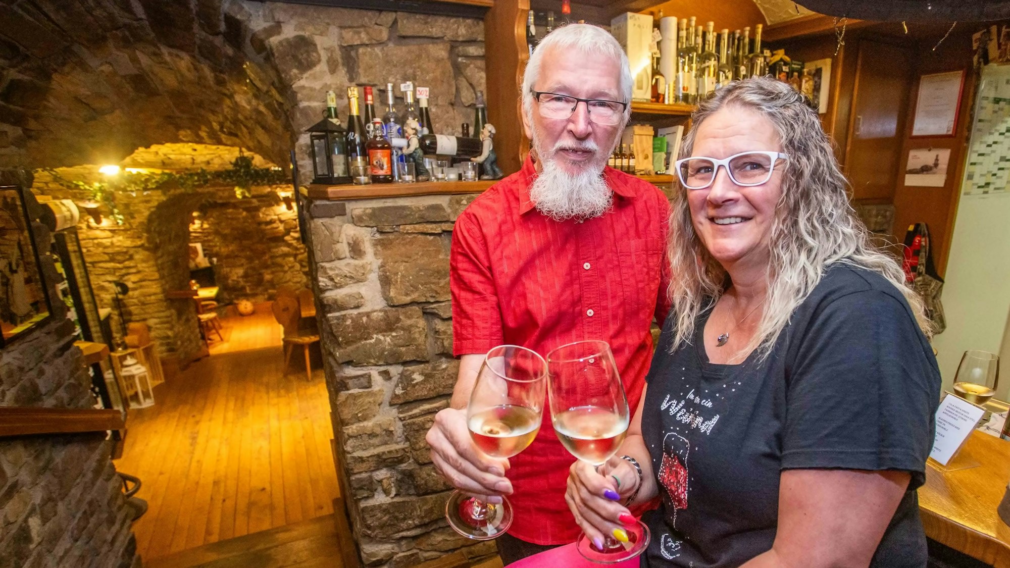 Heute führen Brigitte Grothe und Michael Braun in Waldbröl die Schankstube im „Römerkeller“ und den Weinhandel „Weinkost“. Beides ist zu finden in einem historischen Kellergewölbe aus dem 17. Jahrhundert.