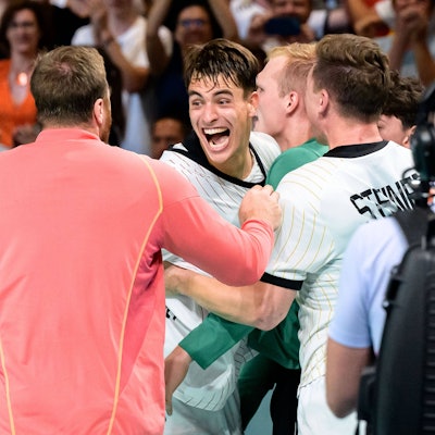 Großer Jubel bei Julian Köster und seinen Teamkollegen nach dem Abpfiff.