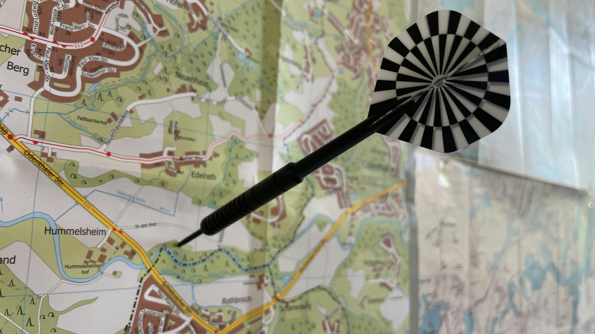 Der Pfeil traf den Ortsteil Hummelsheim.