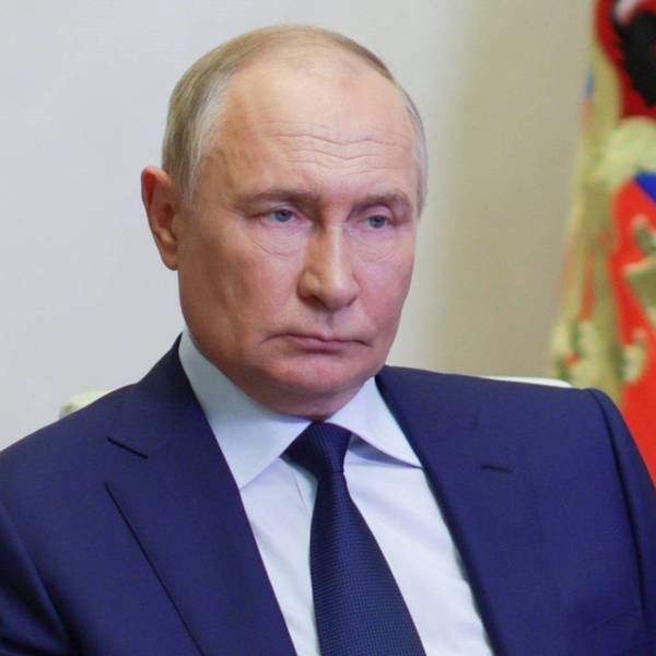 Kremlchef Wladimir Putin bei einer Telefonkonferenz mit dem Gouverneur der Region Kursk. Die ukrainische Offensive in der Region läuft weiter.