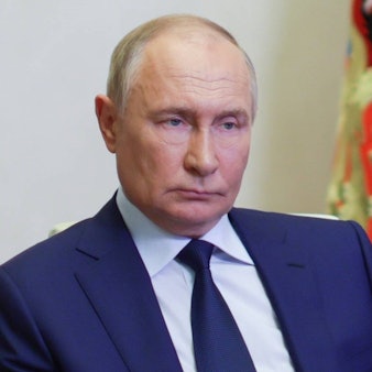 Kremlchef Wladimir Putin bei einer Telefonkonferenz mit dem Gouverneur der Region Kursk. Die ukrainische Offensive in der Region läuft weiter.