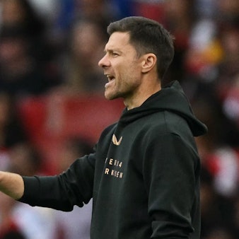 Leverkusen-Coach Xabi Alonso während des Testspiels beim FC Arsenal.