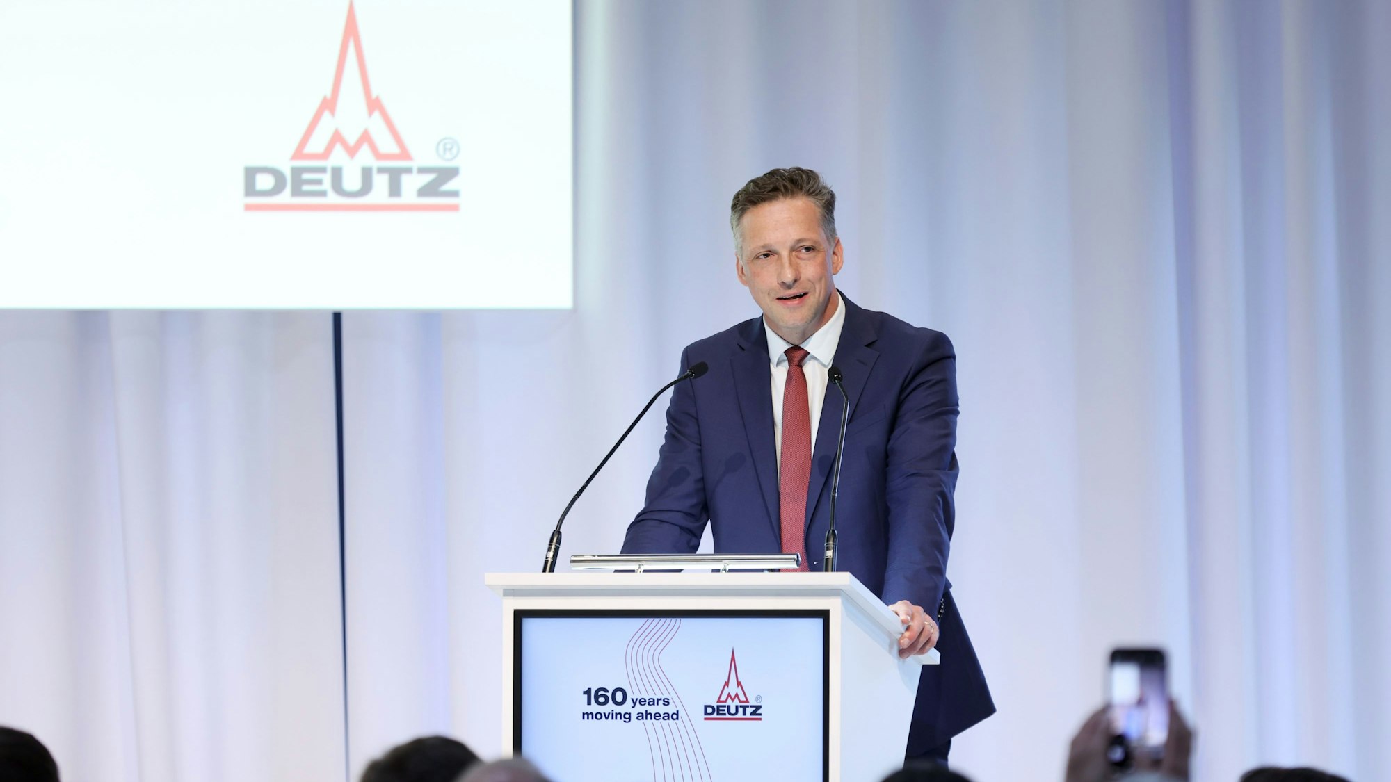 03.05.2024
Köln:
Jubiläum des Kölner Motorenbauers Deutz. Das Unternehmen feiert 160 Jahre Firmengeschichte.
Sebastian C. Schulte, CEO Deutz AG
Foto: Martina Goyert