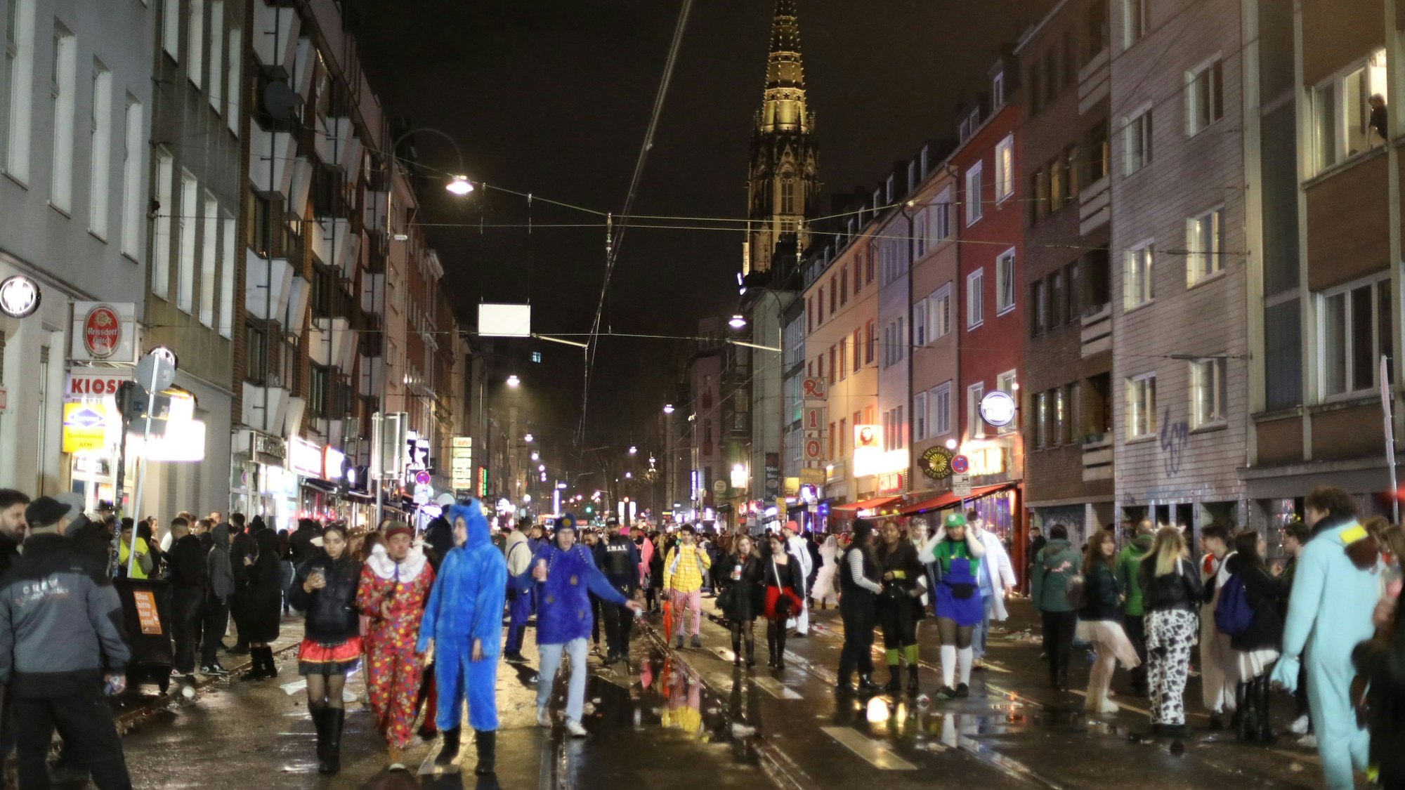 Köln: Impressionen am Abend an der Zülpicher Straße.