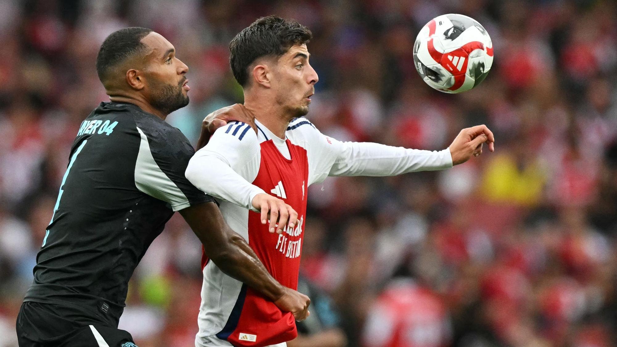 Testspiel am Mittwochabend: Kai Havertz (r.) vom FC Arsenal und Nationalmannschaftskollege Jonathan Tah von Bayer 04 Leverkusen kämpfen um den Ball.
