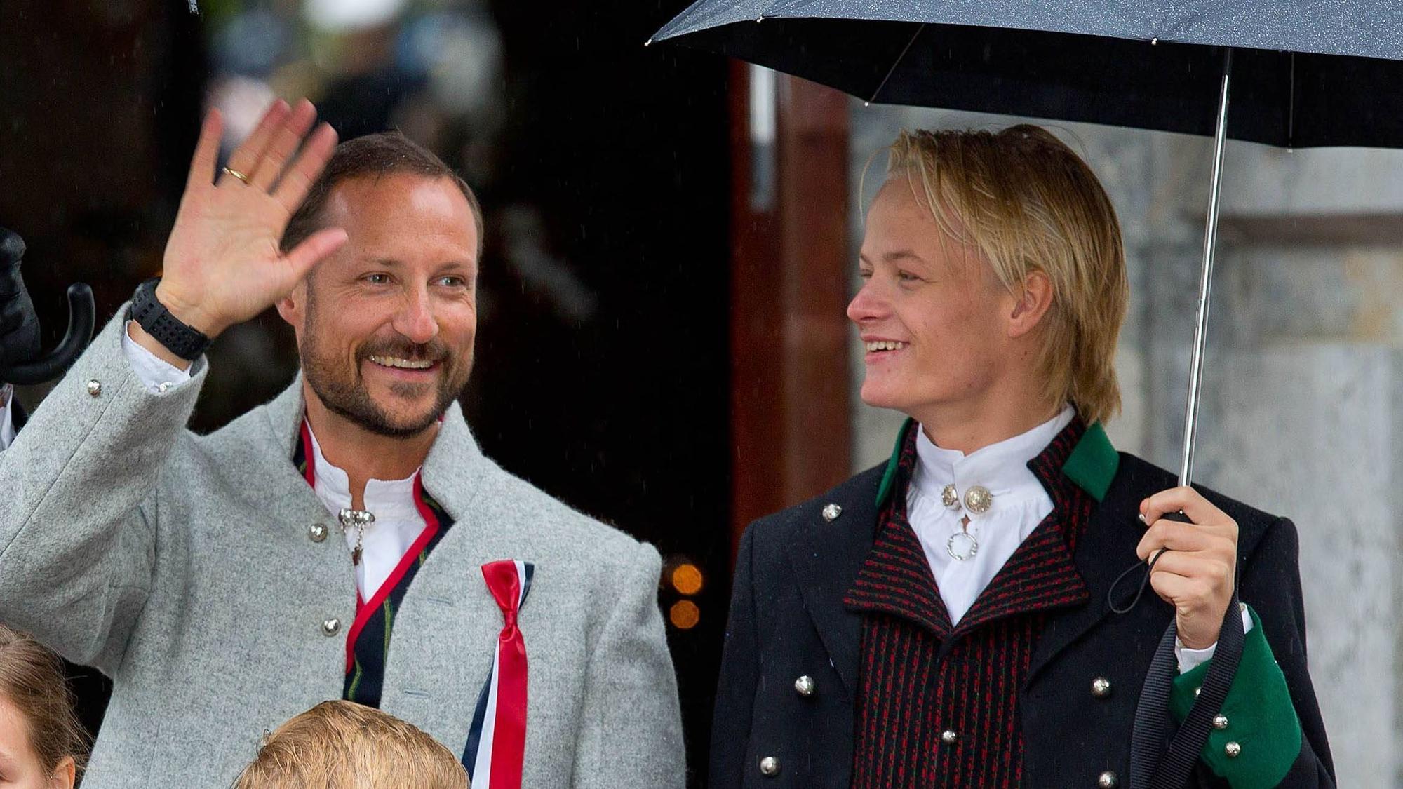 Kronprinz Haakon mit seinem Stiefsohn Marius Borg Høiby.