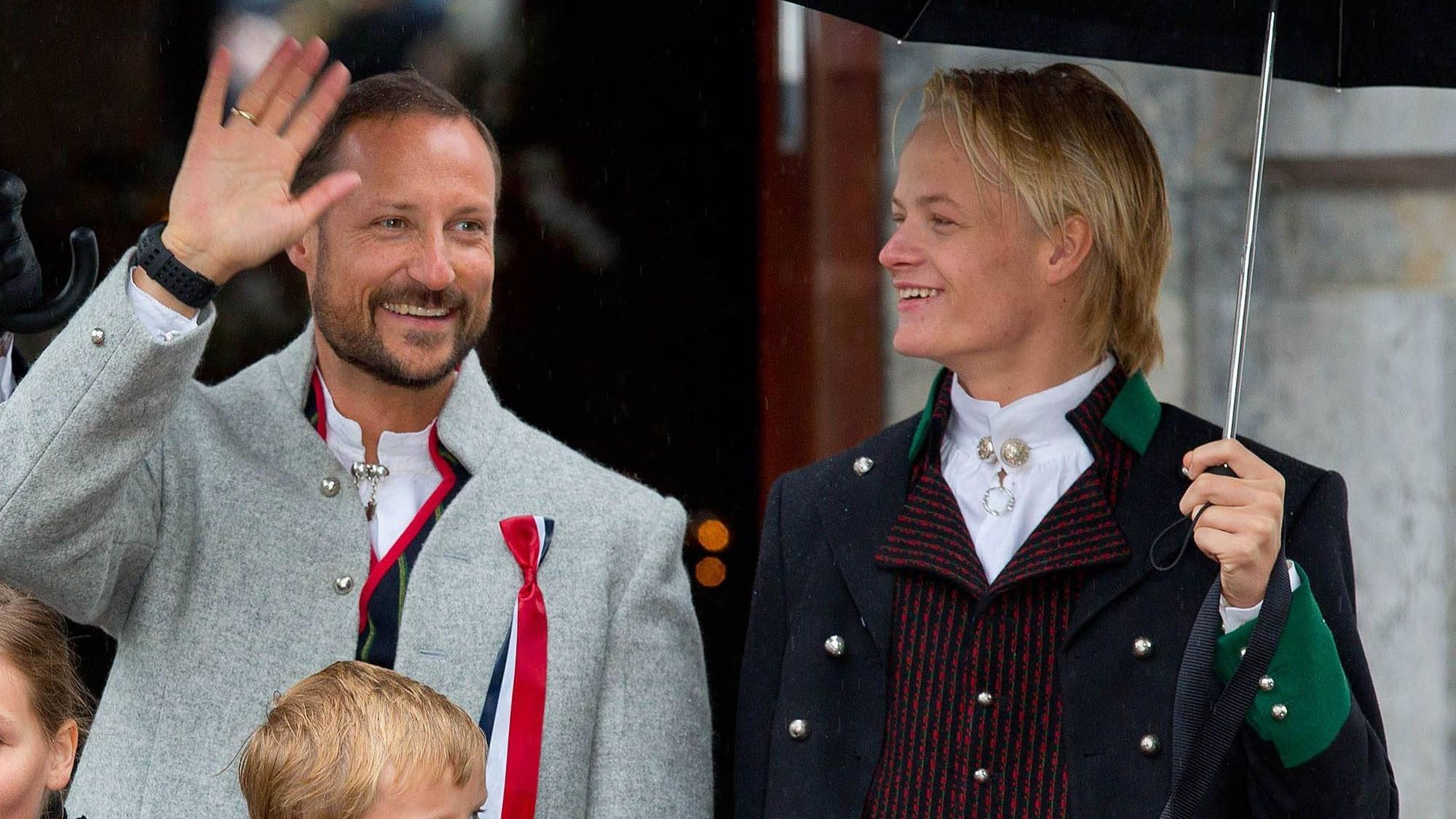 Kronprinz Haakon und Marius Borg Høiby im Jahr 2015.