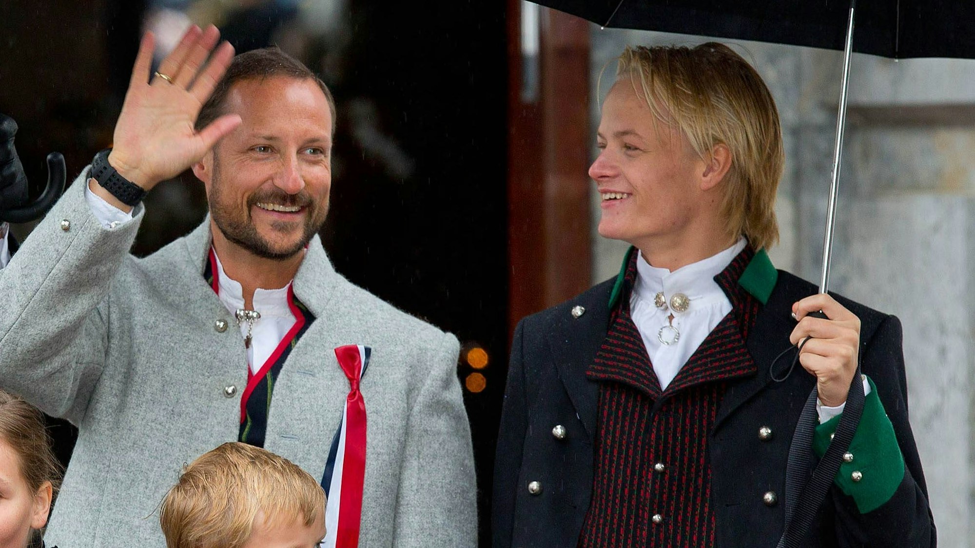 Kronprinz Haakon und Marius Borg Høiby im Jahr 2015.