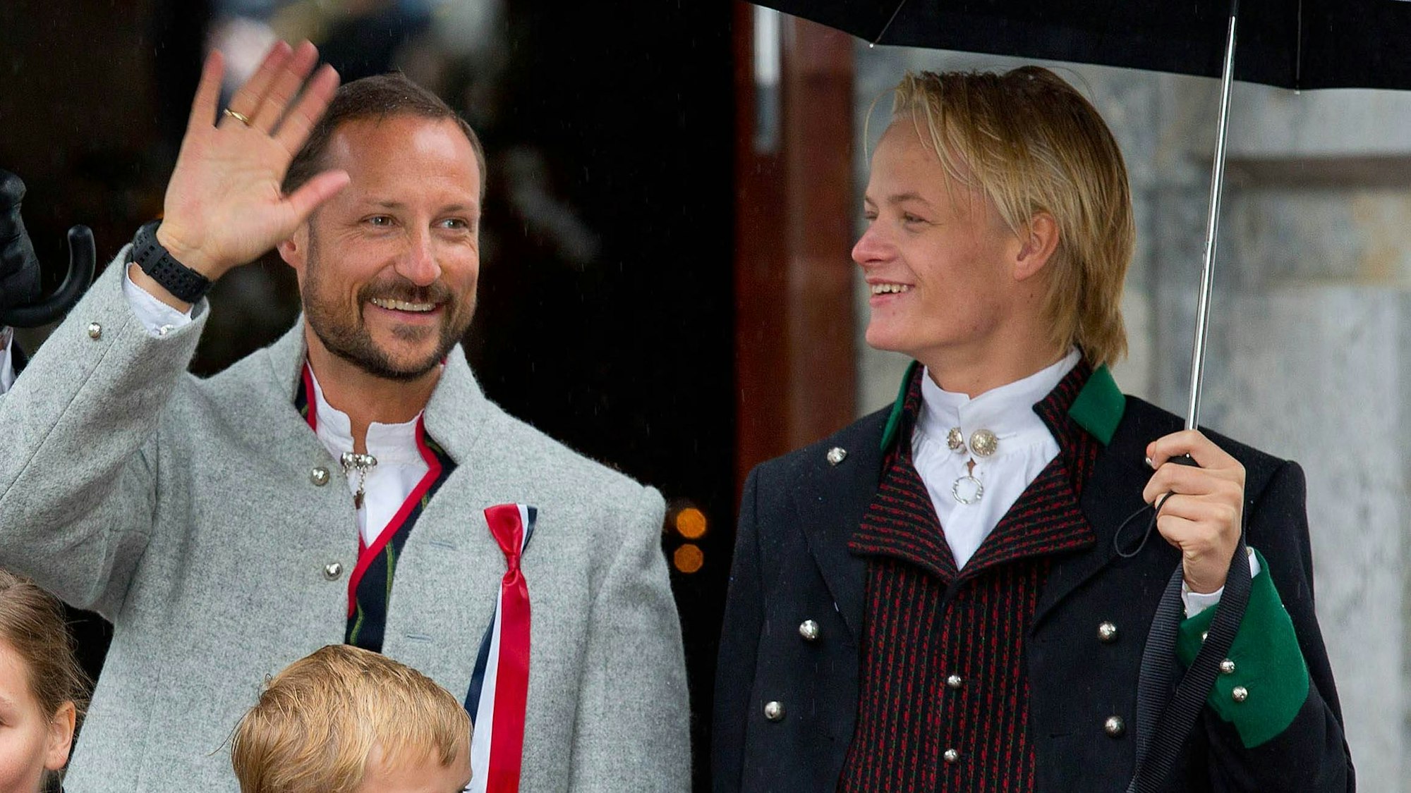 Kronprinz Haakon und Marius Borg Høiby im Jahr 2015.
