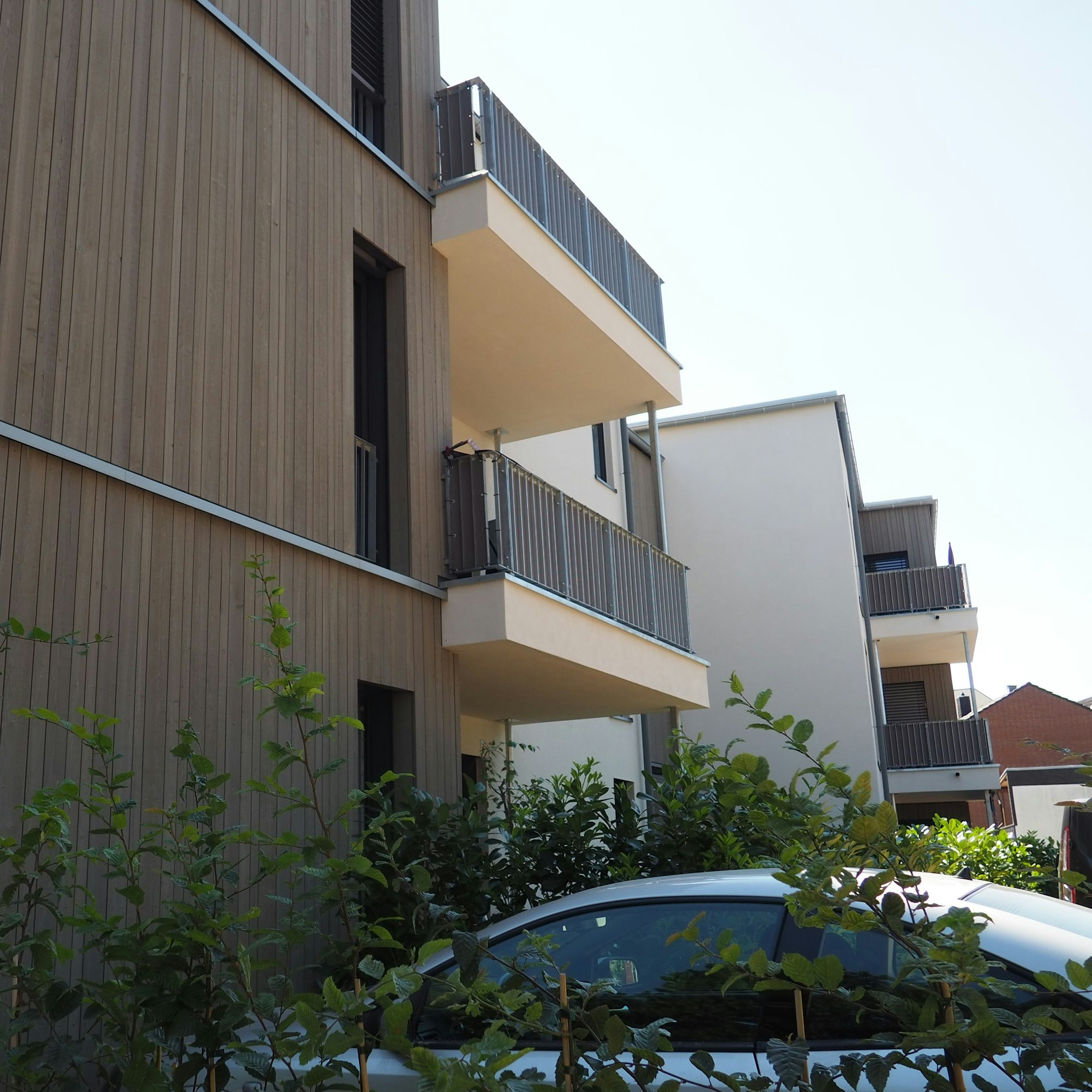 Das Bild zeigt einen Wohnkomplex vom Bauverein Erftstadt an der Grachtstraße in Liblar.