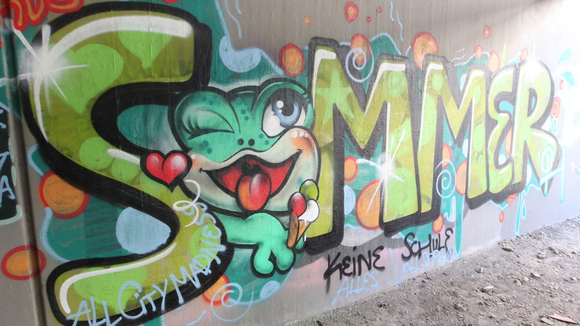 In Siegburg im Tunnel Viehtrift unter der Autobahn A3 entsteht auf zweimal 60 Meter ein Graffiti-Kunstwerk.