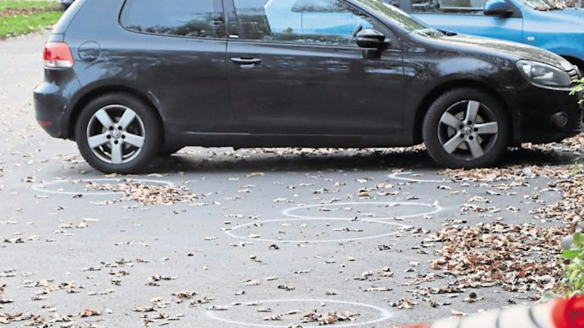 Auf dem Parkplatz eines Tennisclub in Hürth feuerte der Mann mehrere Schüsse ab.