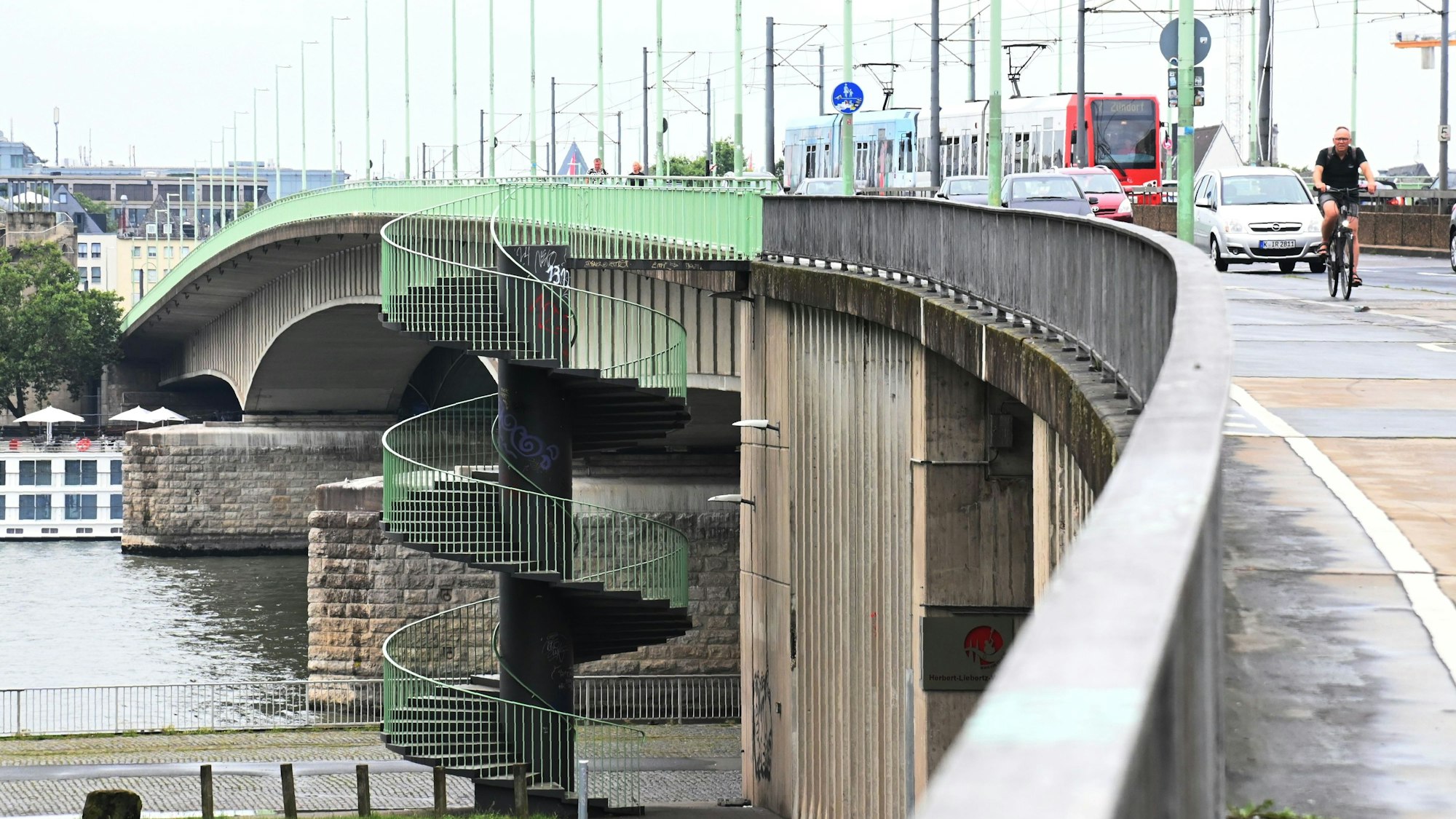 31.07.2024 Köln. Die Deutzer Brücke. Foto: Alexander Schwaiger
