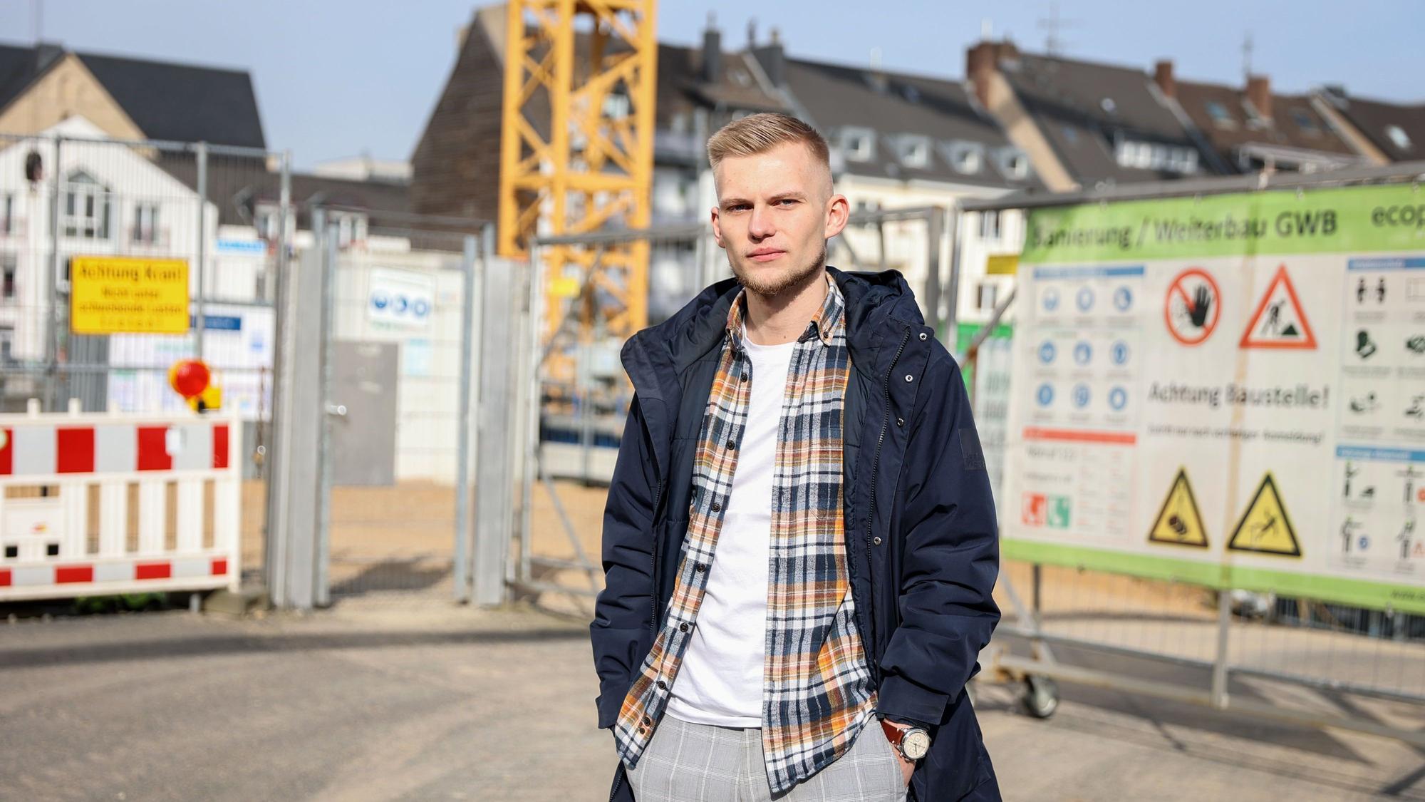 Marvin Pagel vor der Einsturzstelle des Stadtarchivs am Waidmarkt