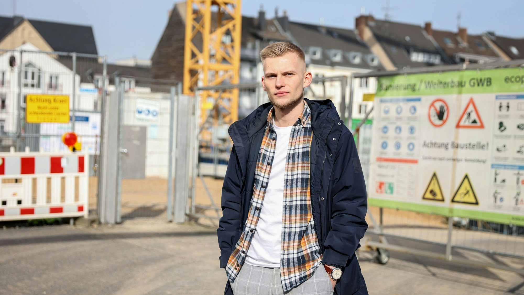 Marvin Pagel vor der Einsturzstelle des Stadtarchivs am Waidmarkt