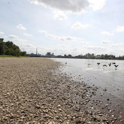 Der tiefste Punkt im rhein-Sieg-Kreis befindet sich in Lülsdorf am Rhein. Am rheinbogen kurz vor der Kreisgrenze und nur ein paar Meter entfernt von Köln-Langel mit 43 Metern über dem Meeresboden.