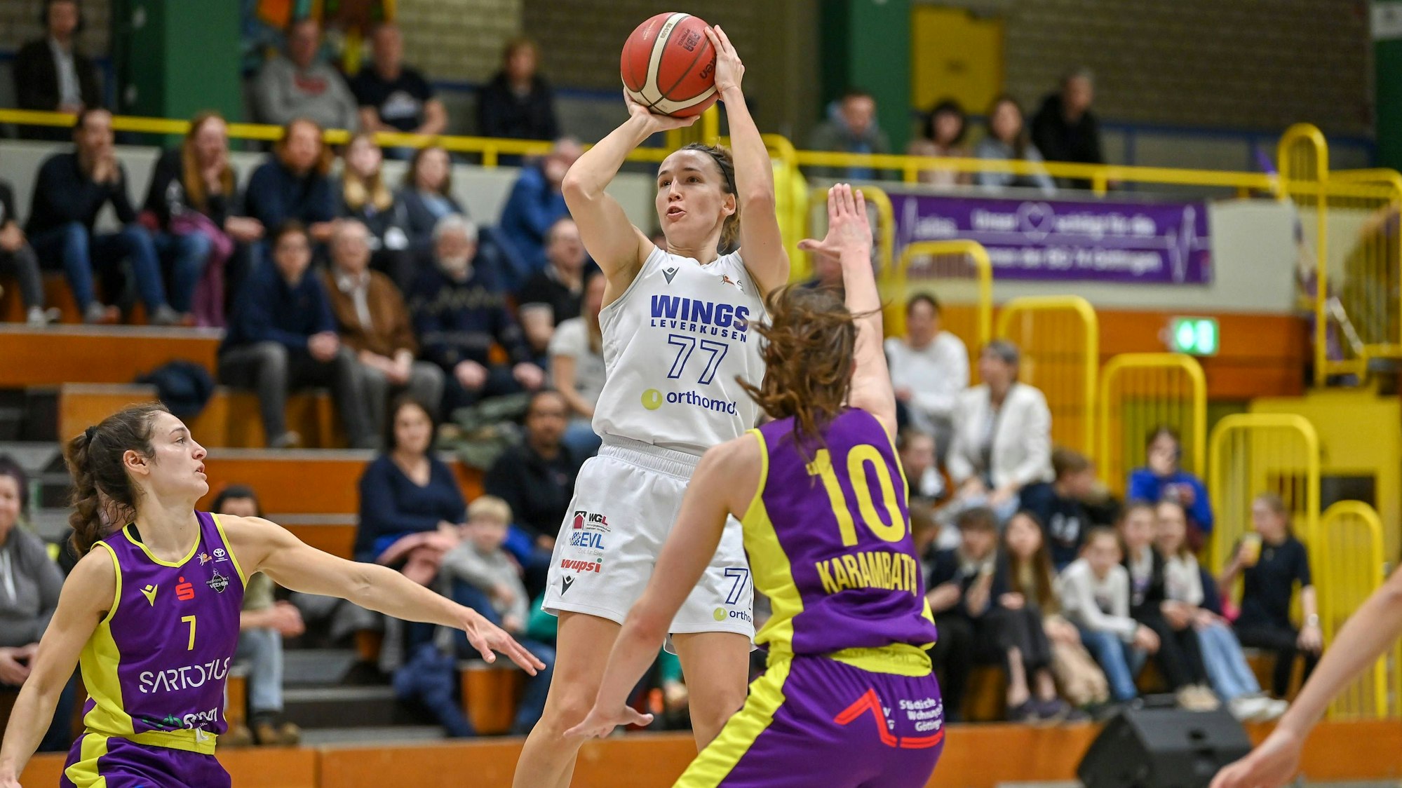 1. Damen Basketball Bundesliga: Orthomol WINGS Leverkusen vs. Medical Instinct Veilchen BG 74, 09.03.2024 Mante Kvederaviciute Orthomol WINGS Leverkusen 77, 1. Damen Basketball Bundesliga: Orthomol WINGS Leverkusen vs. Medical Instinct Veilchen BG 74 am 09.03.2024 in der Sporthalle Werner-Heisenberg-Gymnasium in Opladen Nordrhein-Westfalen *** 1 Womens Basketball Bundesliga Orthomol WINGS Leverkusen vs Medical Instinct Veilchen BG 74, 09 03 2024 Mante Kvederaviciute Orthomol WINGS Leverkusen 77 , 1 Womens Basketball Bundesliga Orthomol WINGS Leverkusen vs Medical Instinct Veilchen BG 74 on 09 03 2024 at the Sporthalle Werner Heisenberg Gymnasium in Opladen Nordrhein Westfalen Copyright: xBEAUTIFULxSPORTS/Mueller-Laschetx