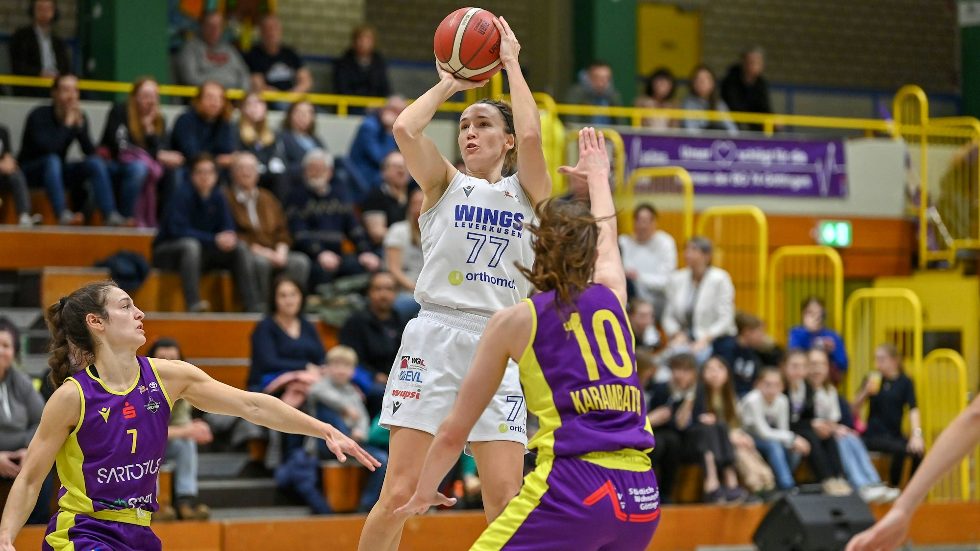 1. Damen Basketball Bundesliga: Orthomol WINGS Leverkusen vs. Medical Instinct Veilchen BG 74, 09.03.2024 Mante Kvederaviciute Orthomol WINGS Leverkusen 77, 1. Damen Basketball Bundesliga: Orthomol WINGS Leverkusen vs. Medical Instinct Veilchen BG 74 am 09.03.2024 in der Sporthalle Werner-Heisenberg-Gymnasium in Opladen Nordrhein-Westfalen *** 1 Womens Basketball Bundesliga Orthomol WINGS Leverkusen vs Medical Instinct Veilchen BG 74, 09 03 2024 Mante Kvederaviciute Orthomol WINGS Leverkusen 77 , 1 Womens Basketball Bundesliga Orthomol WINGS Leverkusen vs Medical Instinct Veilchen BG 74 on 09 03 2024 at the Sporthalle Werner Heisenberg Gymnasium in Opladen Nordrhein Westfalen Copyright: xBEAUTIFULxSPORTS/Mueller-Laschetx