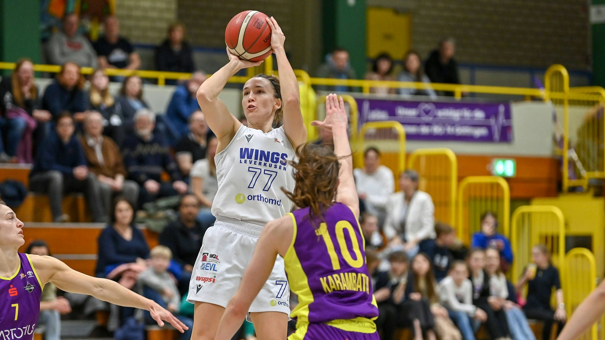 1. Damen Basketball Bundesliga: Orthomol WINGS Leverkusen vs. Medical Instinct Veilchen BG 74, 09.03.2024 Mante Kvederaviciute Orthomol WINGS Leverkusen 77, 1. Damen Basketball Bundesliga: Orthomol WINGS Leverkusen vs. Medical Instinct Veilchen BG 74 am 09.03.2024 in der Sporthalle Werner-Heisenberg-Gymnasium in Opladen Nordrhein-Westfalen *** 1 Womens Basketball Bundesliga Orthomol WINGS Leverkusen vs Medical Instinct Veilchen BG 74, 09 03 2024 Mante Kvederaviciute Orthomol WINGS Leverkusen 77 , 1 Womens Basketball Bundesliga Orthomol WINGS Leverkusen vs Medical Instinct Veilchen BG 74 on 09 03 2024 at the Sporthalle Werner Heisenberg Gymnasium in Opladen Nordrhein Westfalen Copyright: xBEAUTIFULxSPORTS/Mueller-Laschetx