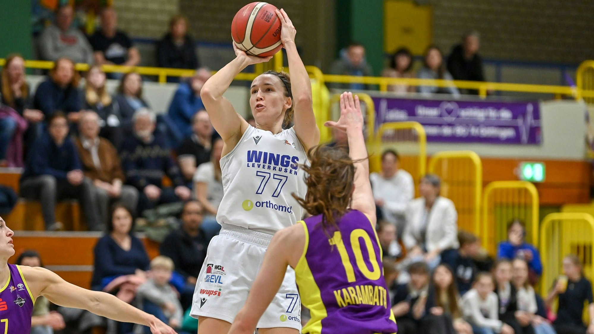 1. Damen Basketball Bundesliga: Orthomol WINGS Leverkusen vs. Medical Instinct Veilchen BG 74, 09.03.2024 Mante Kvederaviciute Orthomol WINGS Leverkusen 77, 1. Damen Basketball Bundesliga: Orthomol WINGS Leverkusen vs. Medical Instinct Veilchen BG 74 am 09.03.2024 in der Sporthalle Werner-Heisenberg-Gymnasium in Opladen Nordrhein-Westfalen *** 1 Womens Basketball Bundesliga Orthomol WINGS Leverkusen vs Medical Instinct Veilchen BG 74, 09 03 2024 Mante Kvederaviciute Orthomol WINGS Leverkusen 77 , 1 Womens Basketball Bundesliga Orthomol WINGS Leverkusen vs Medical Instinct Veilchen BG 74 on 09 03 2024 at the Sporthalle Werner Heisenberg Gymnasium in Opladen Nordrhein Westfalen Copyright: xBEAUTIFULxSPORTS/Mueller-Laschetx