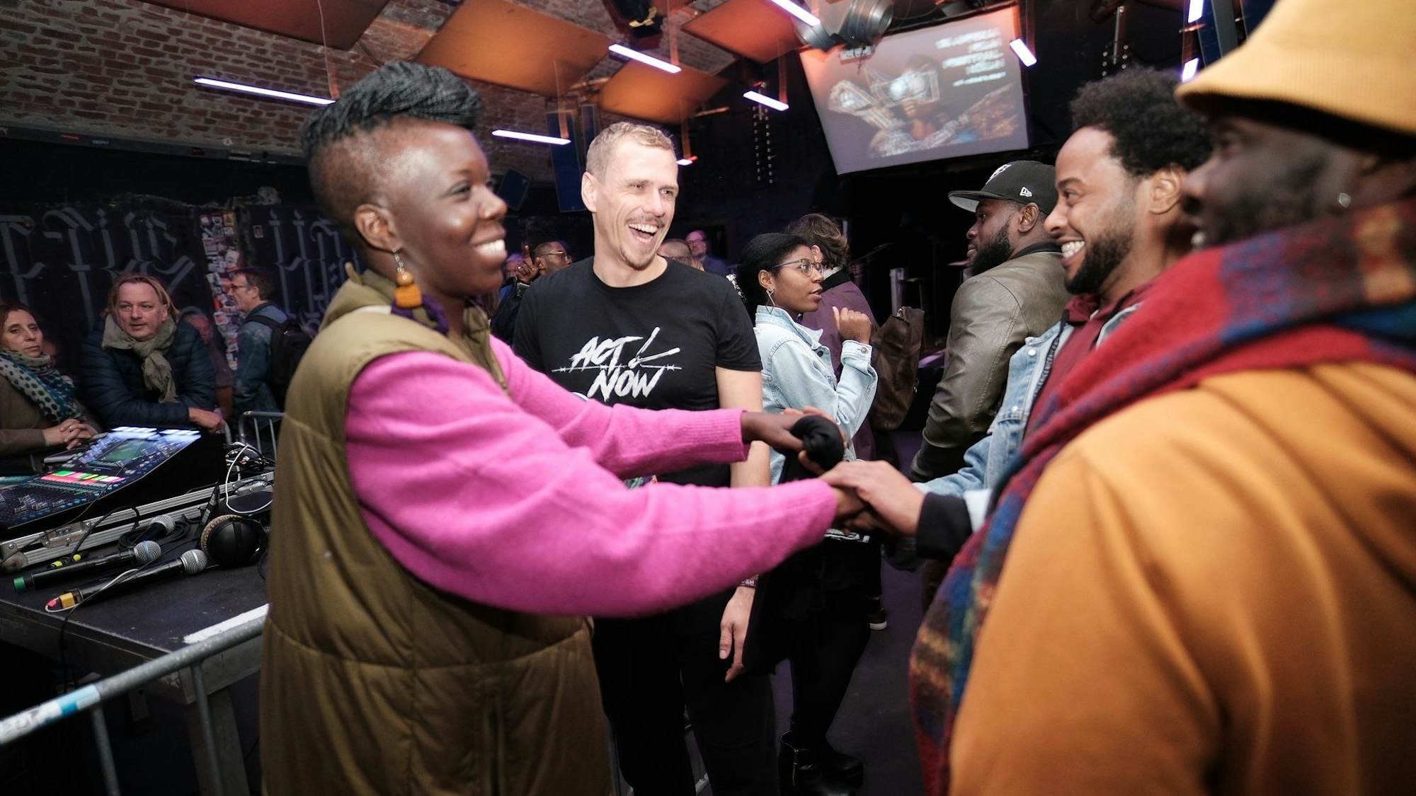 Veranstaltung beim Afrika Filmfestival im Jahr 2022. Menschen aus der afrikanischen Filmszene treffen sich in Köln.