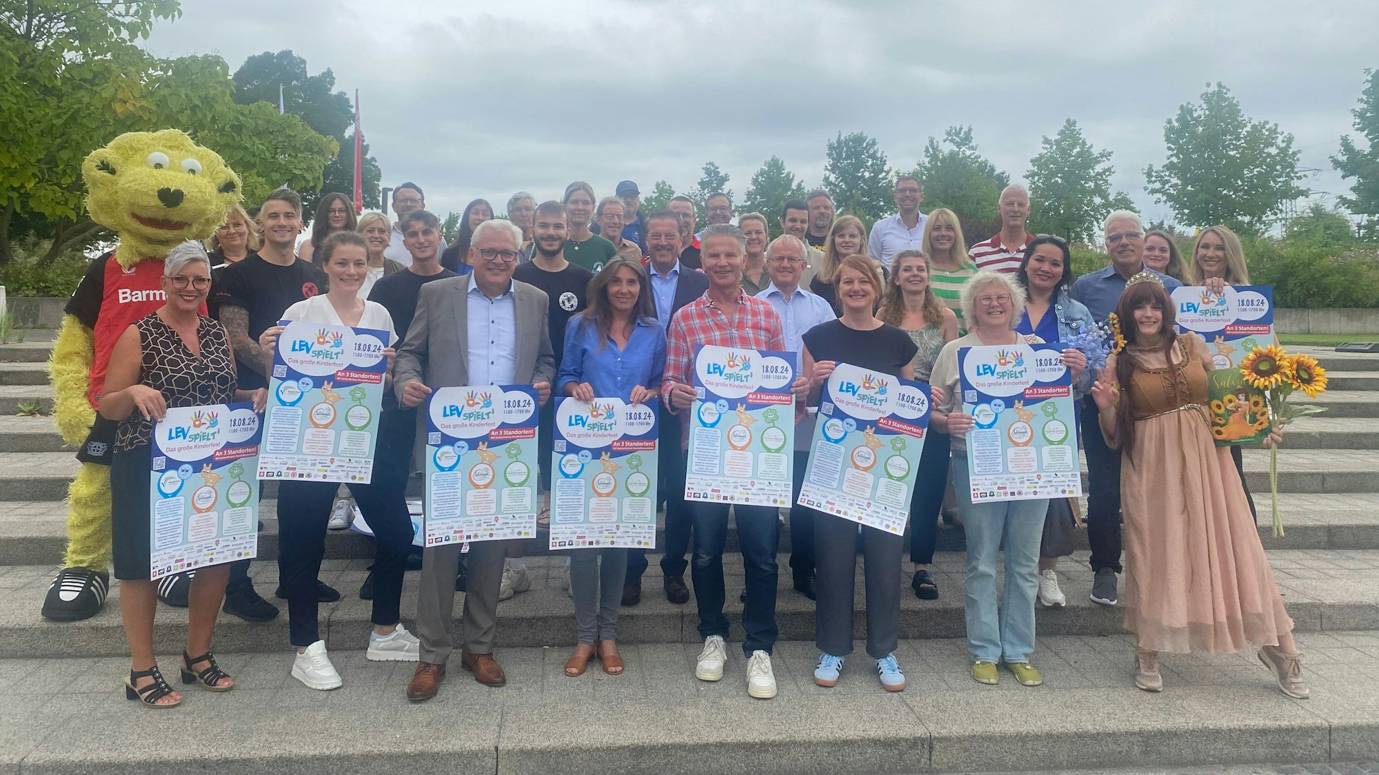 Die Beteiligten stellen das Programm vor.