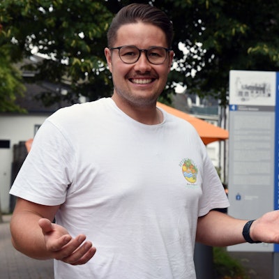 Mats Bollmann lacht in die Kamera.