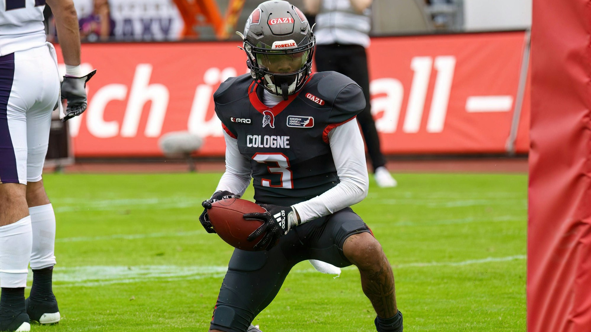 RECORD DATE NOT STATED Carlos Hill Cologne Centurions, 03 kniet in der Endzone mit dem Ball, Cologne Centurions vs Frankfurt Galaxy, American Football, ELF, Week 11, Season 2024, 04.08.2024, Köln Südstadion NRW Deutschland *** Carlos Hill Cologne Centurions, 03 kneels in the end zone with the ball, Cologne Centurions vs Frankfurt Galaxy, American Football, ELF, Week 11, Season 2024, 04 08 2024, Köln Südstadion NRW Germany Copyright: xFootxBowl/WernerxThorenzx