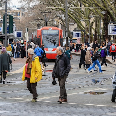 Eine KVB-Bahn am Neumarkt.
