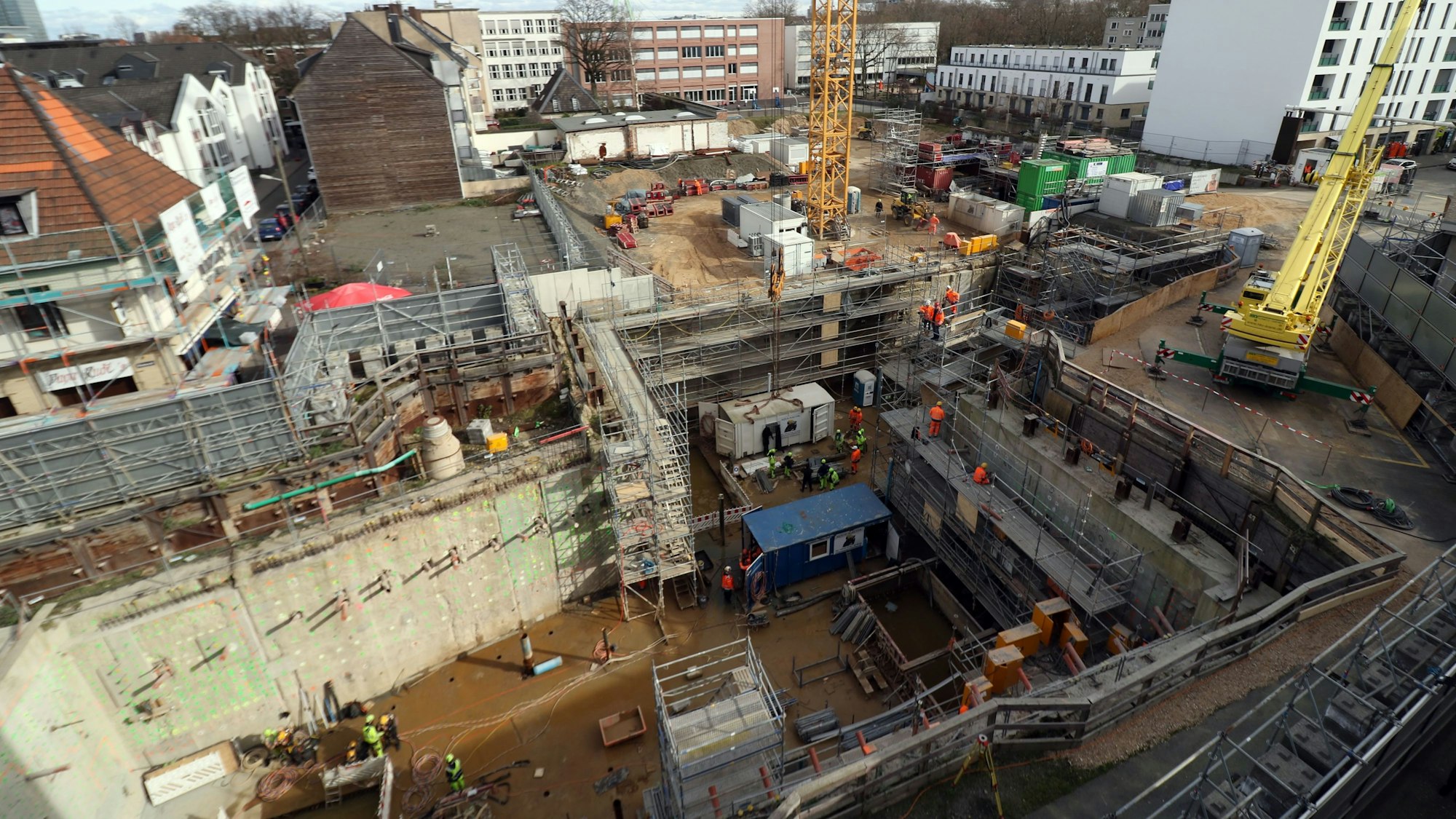 Das Einsturzloch, hier stand das Kölner Stadtarchiv.